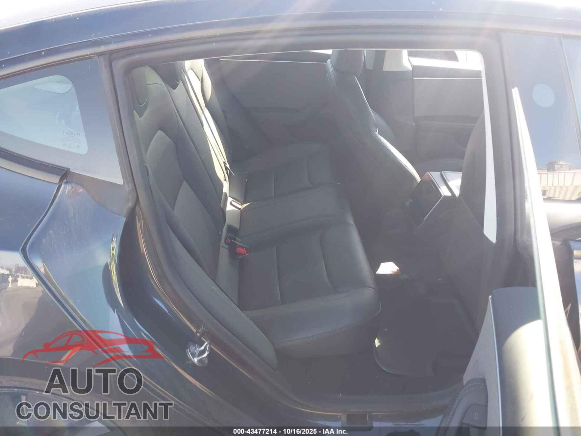TESLA MODEL 3 2024 - 5YJ3E1EA8RF726421