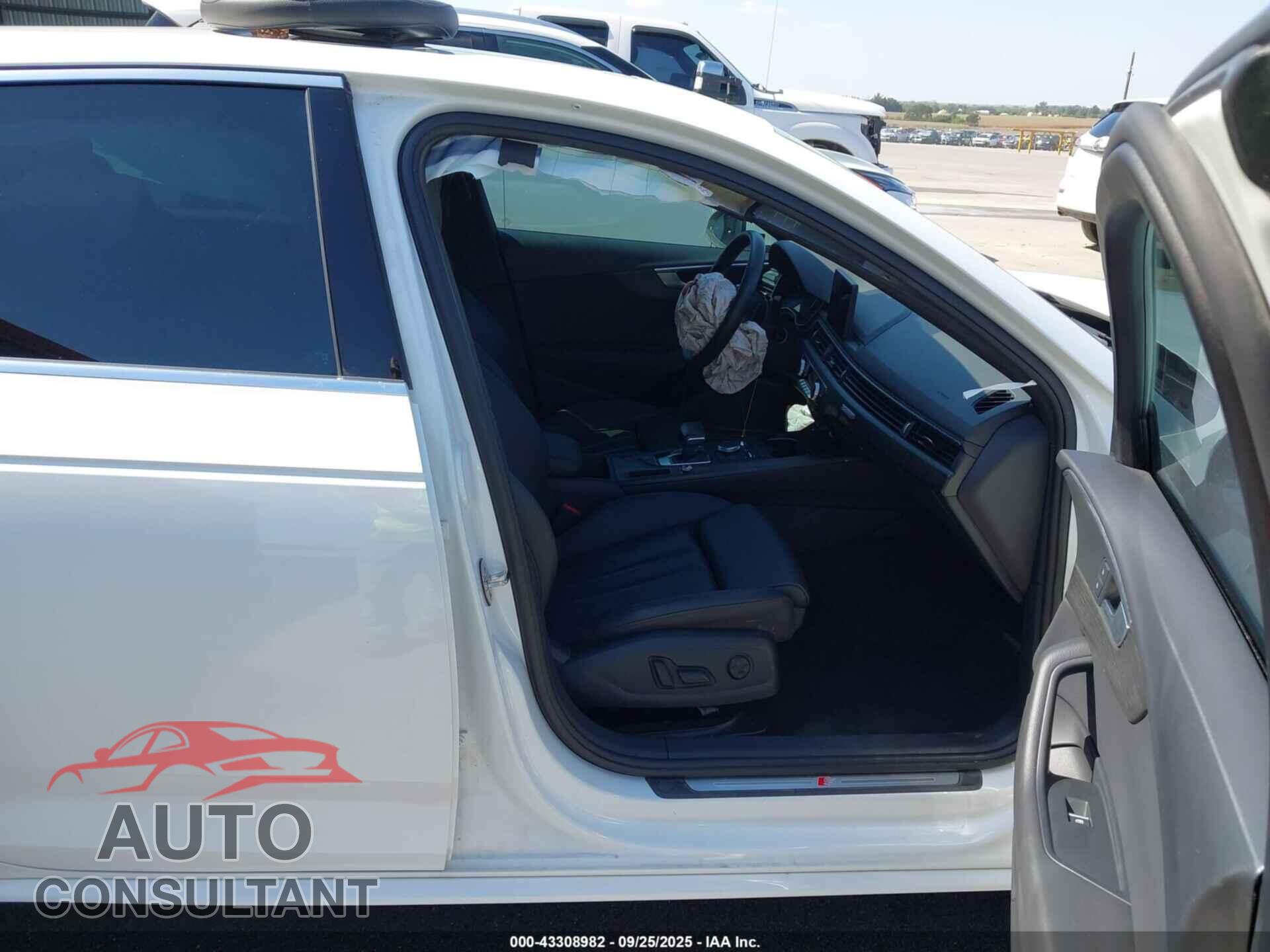 AUDI A4 2019 - WAUDNAF41KN018478