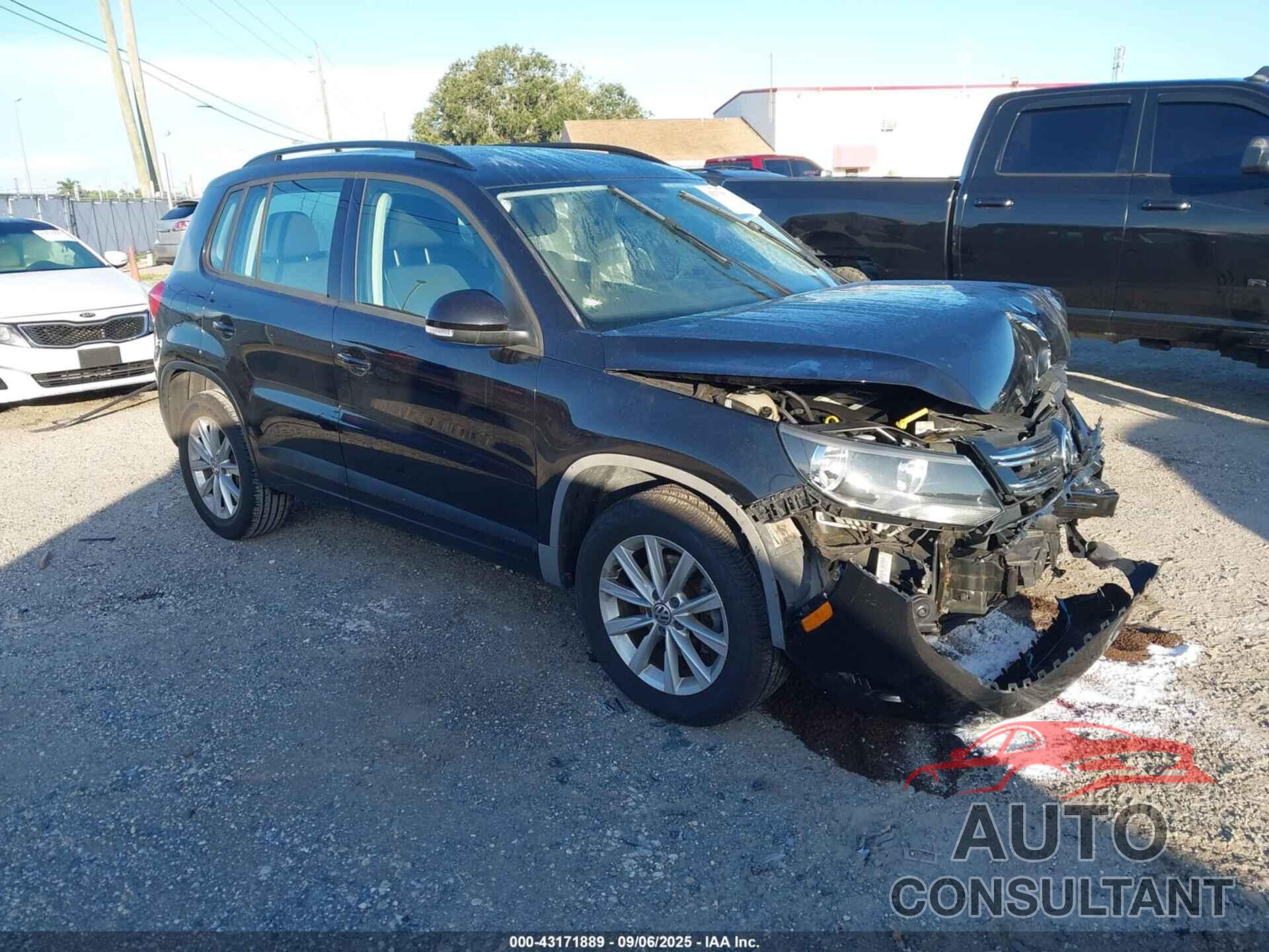 VOLKSWAGEN TIGUAN 2017 - WVGAV7AX1HK050573