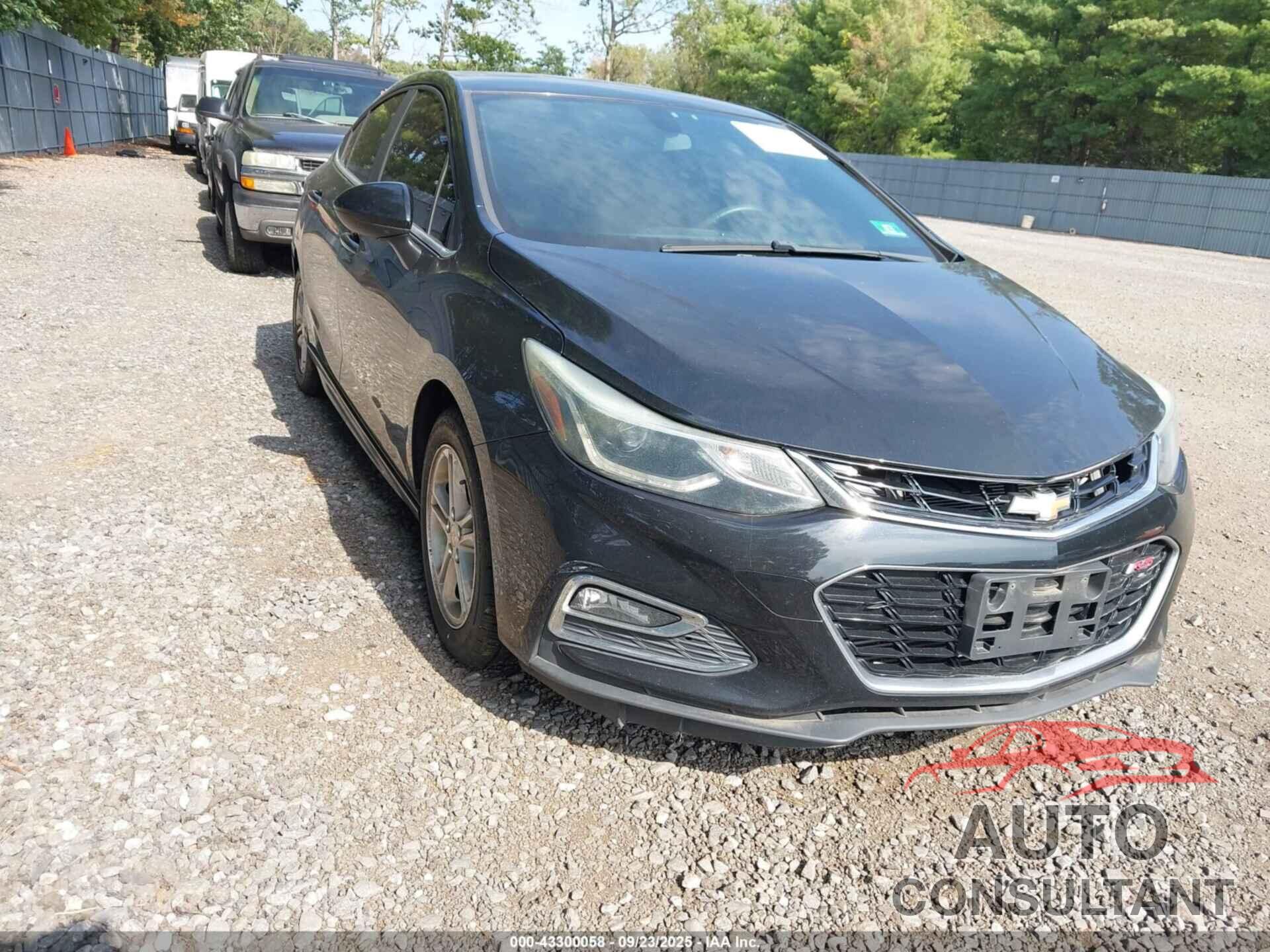 CHEVROLET CRUZE 2018 - 1G1BE5SM7J7136702