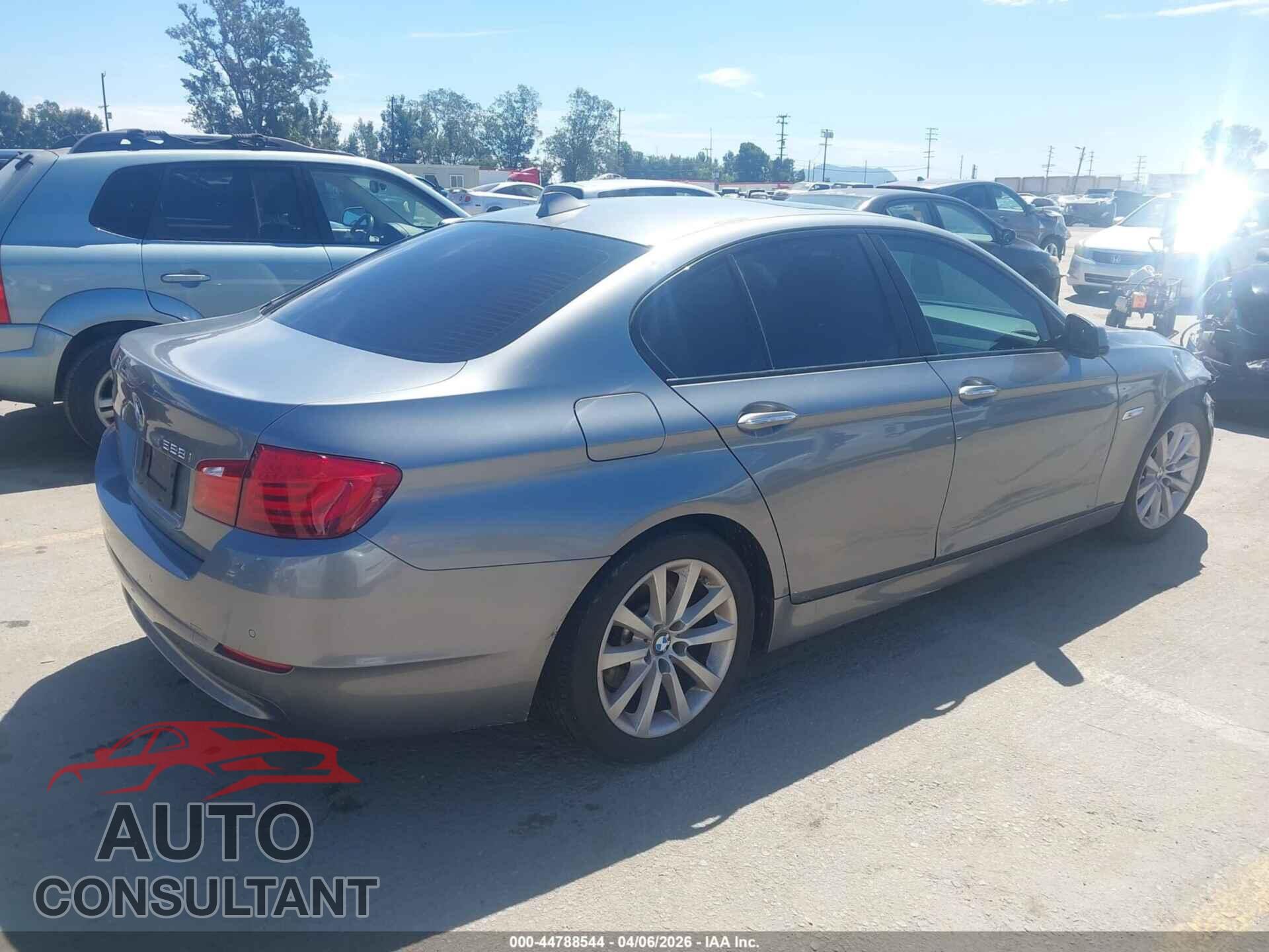 BMW 528I 2011 - WBAFR1C56BC737151