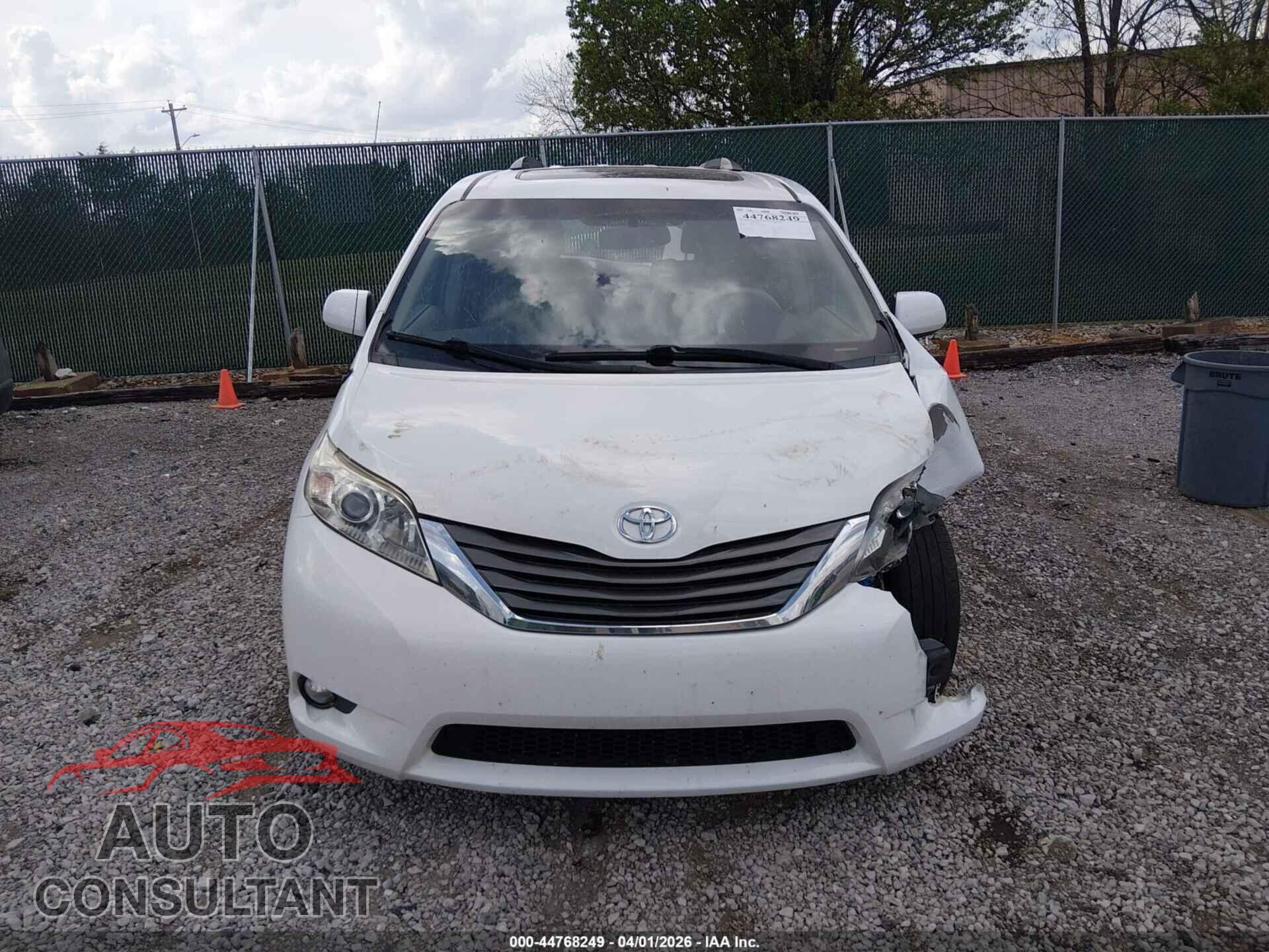 TOYOTA SIENNA 2013 - 5TDYK3DC6DS390849
