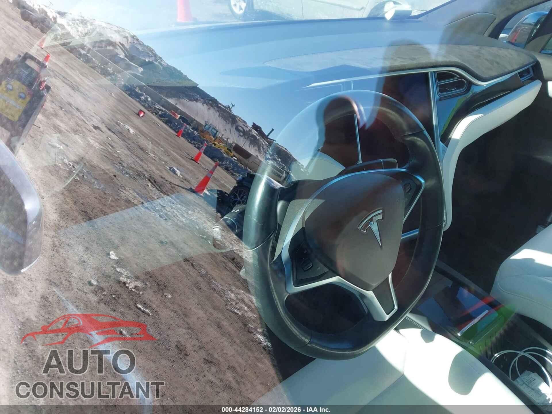 TESLA MODEL X 2017 - 5YJXCBE21HF055095
