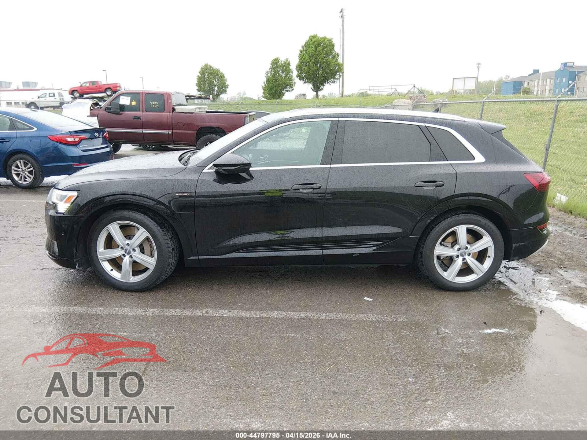 AUDI E-TRON 2019 - WA1LAAGE4KB024336