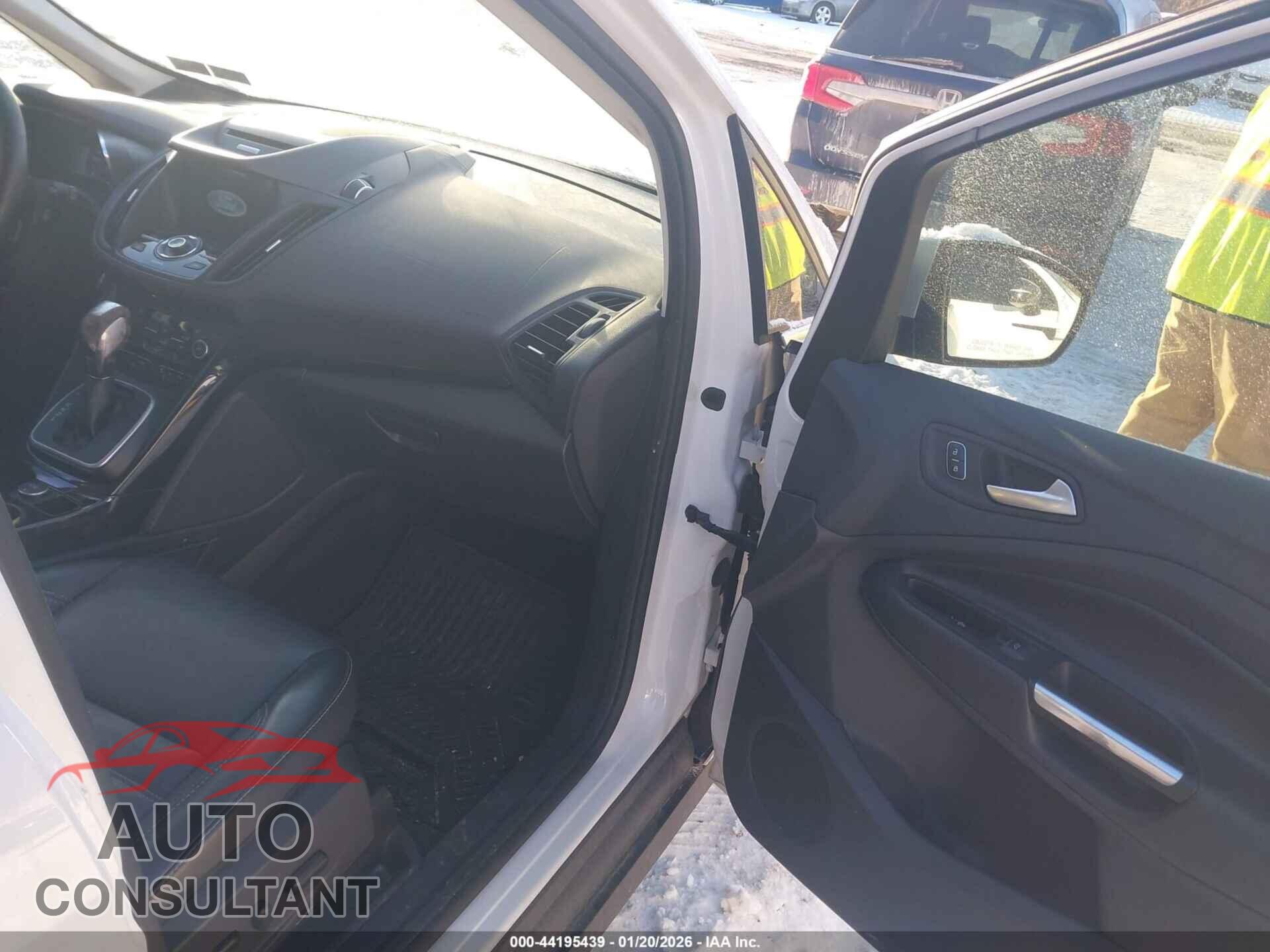 FORD C-MAX ENERGI 2017 - 1FADP5FU3HL105930