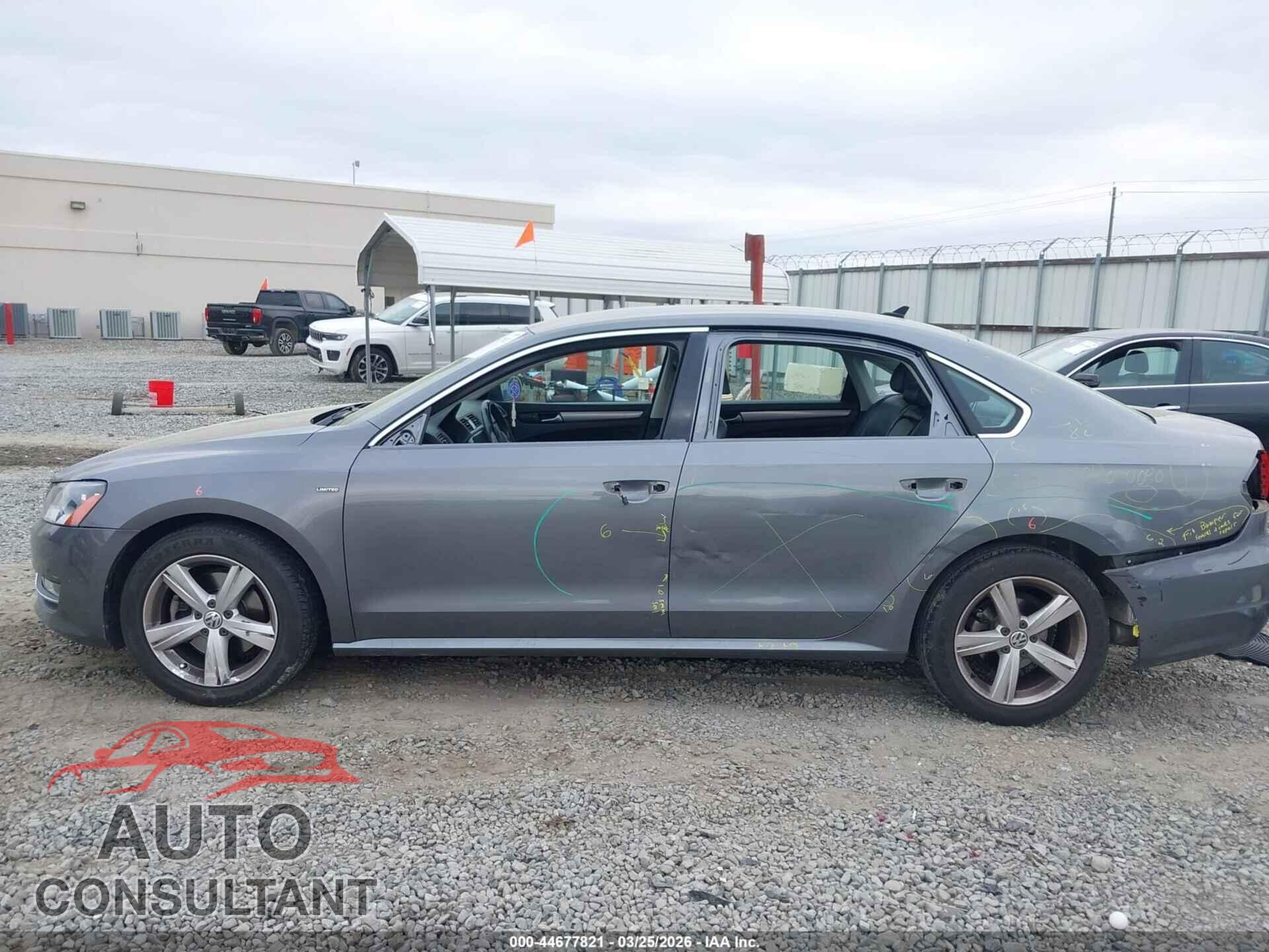 VOLKSWAGEN PASSAT 2015 - 1VWAT7A36FC103117