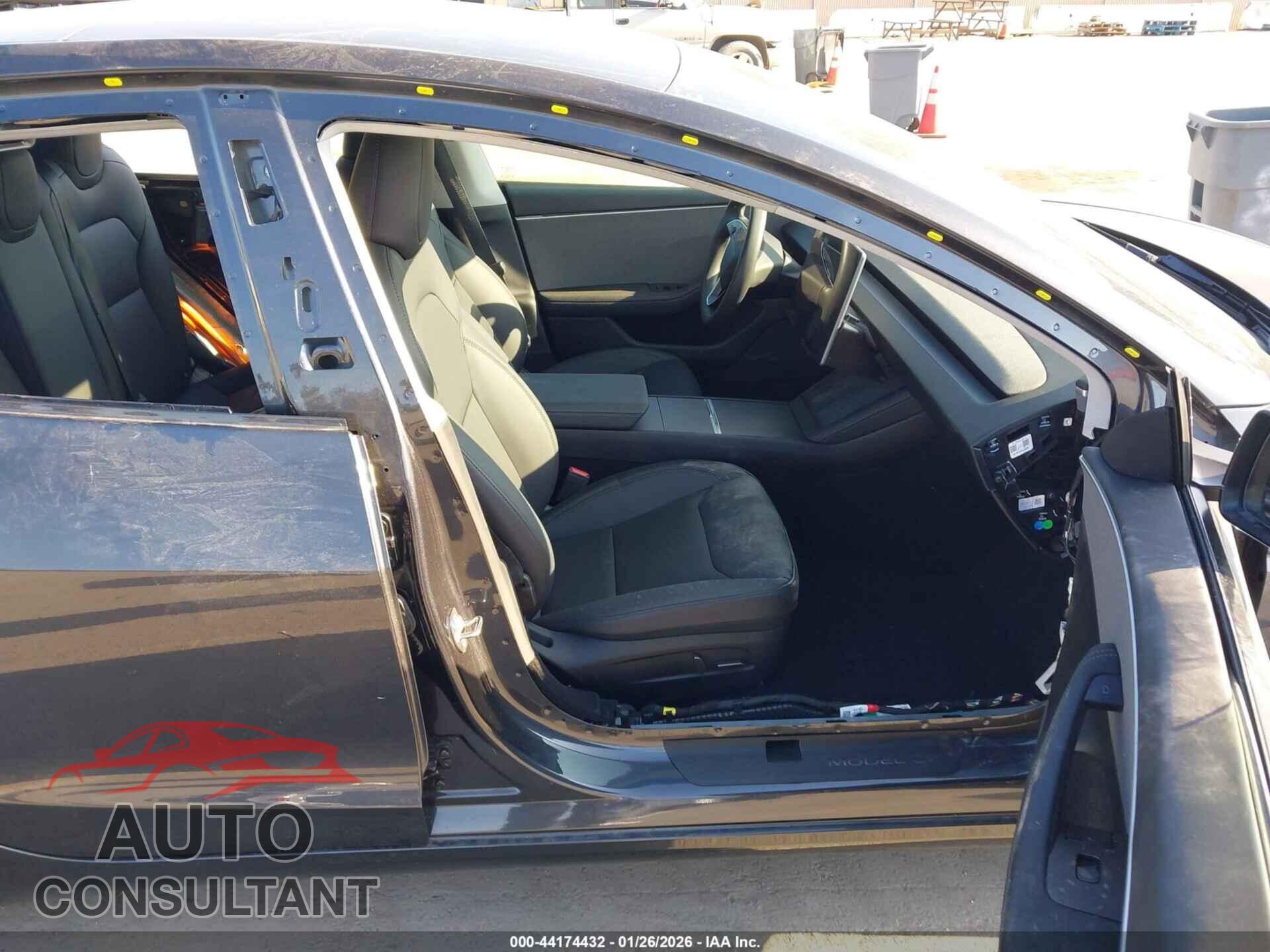 TESLA MODEL 3 2024 - 5YJ3E1EA3RF742798