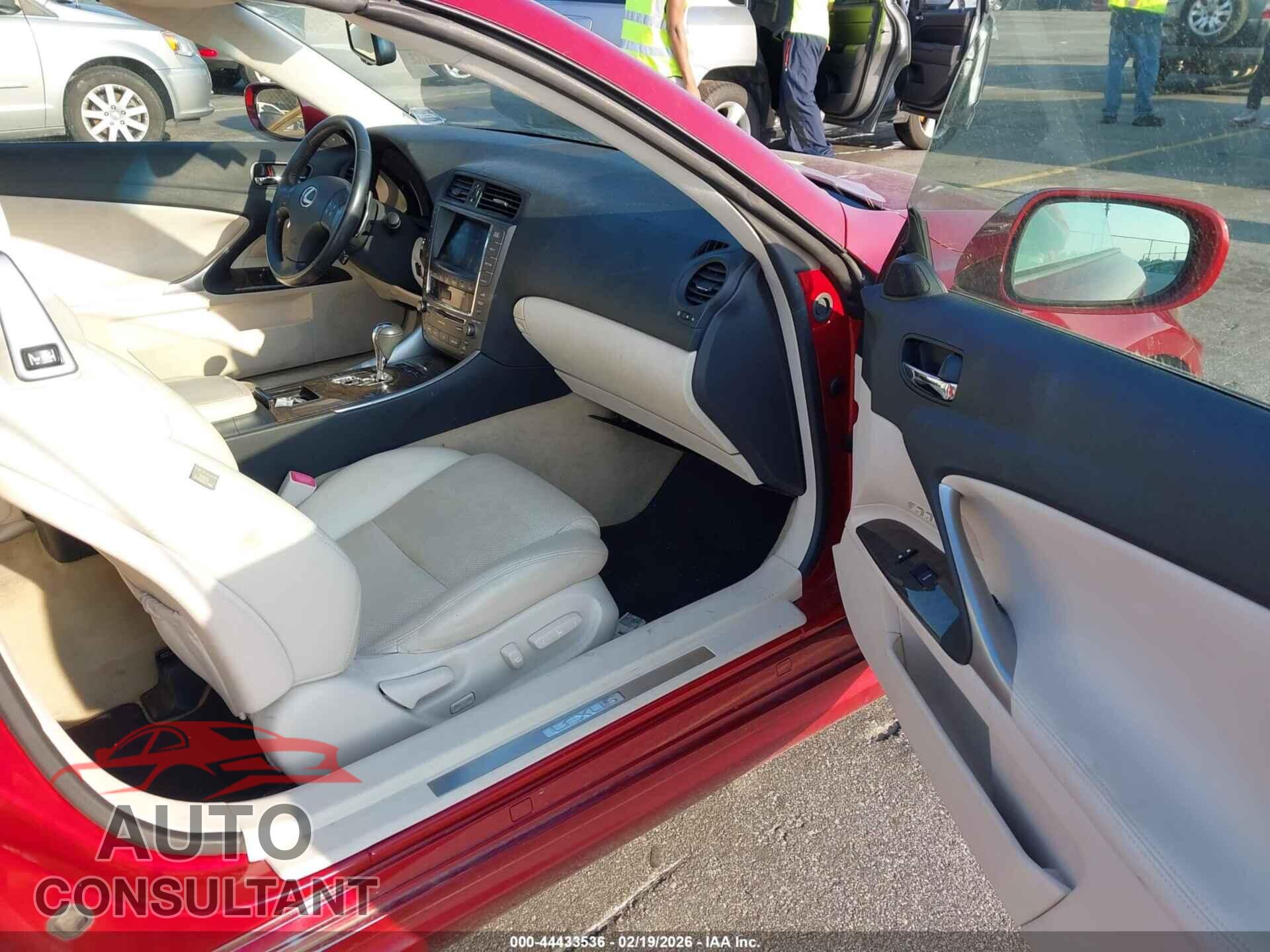 LEXUS IS 250C 2010 - JTHFF2C22A2513367