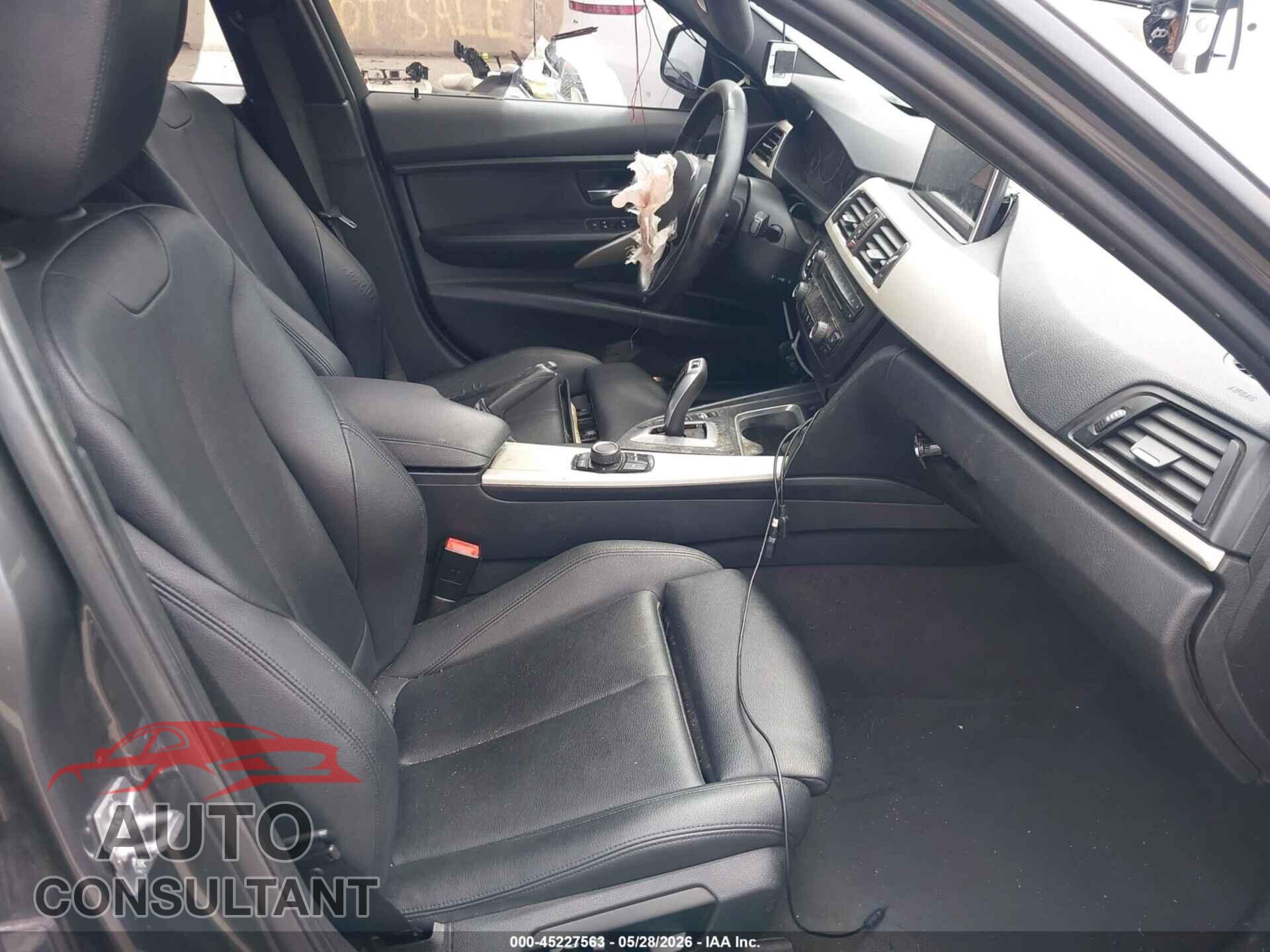 BMW 320I 2014 - WBA3C3C5XEF986913