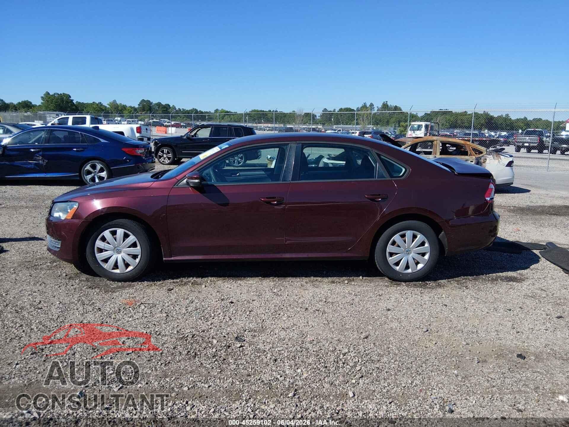 VOLKSWAGEN PASSAT 2013 - 1VWAP7A33DC138070