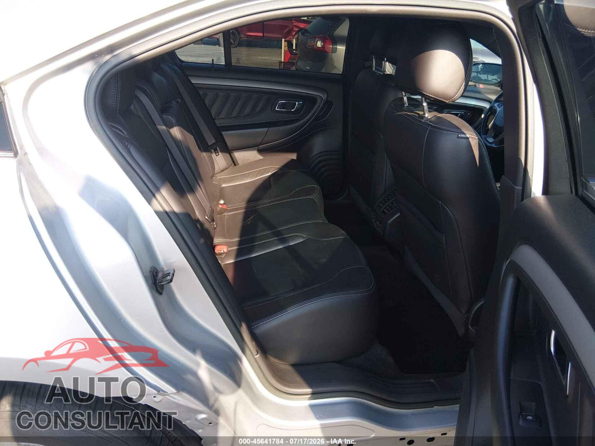 FORD TAURUS 2015 - 1FAHP2E82FG112040
