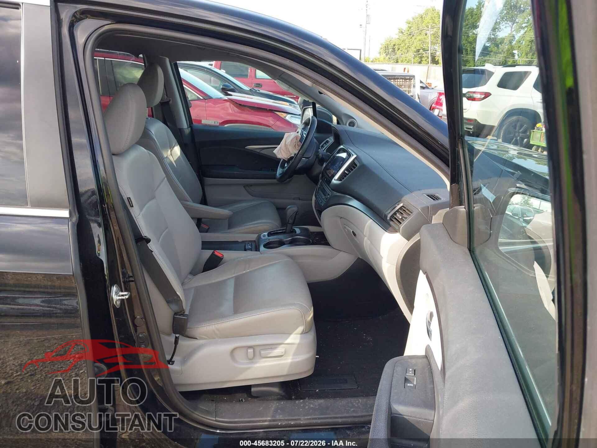 HONDA PILOT 2017 - 5FNYF6H55HB095687