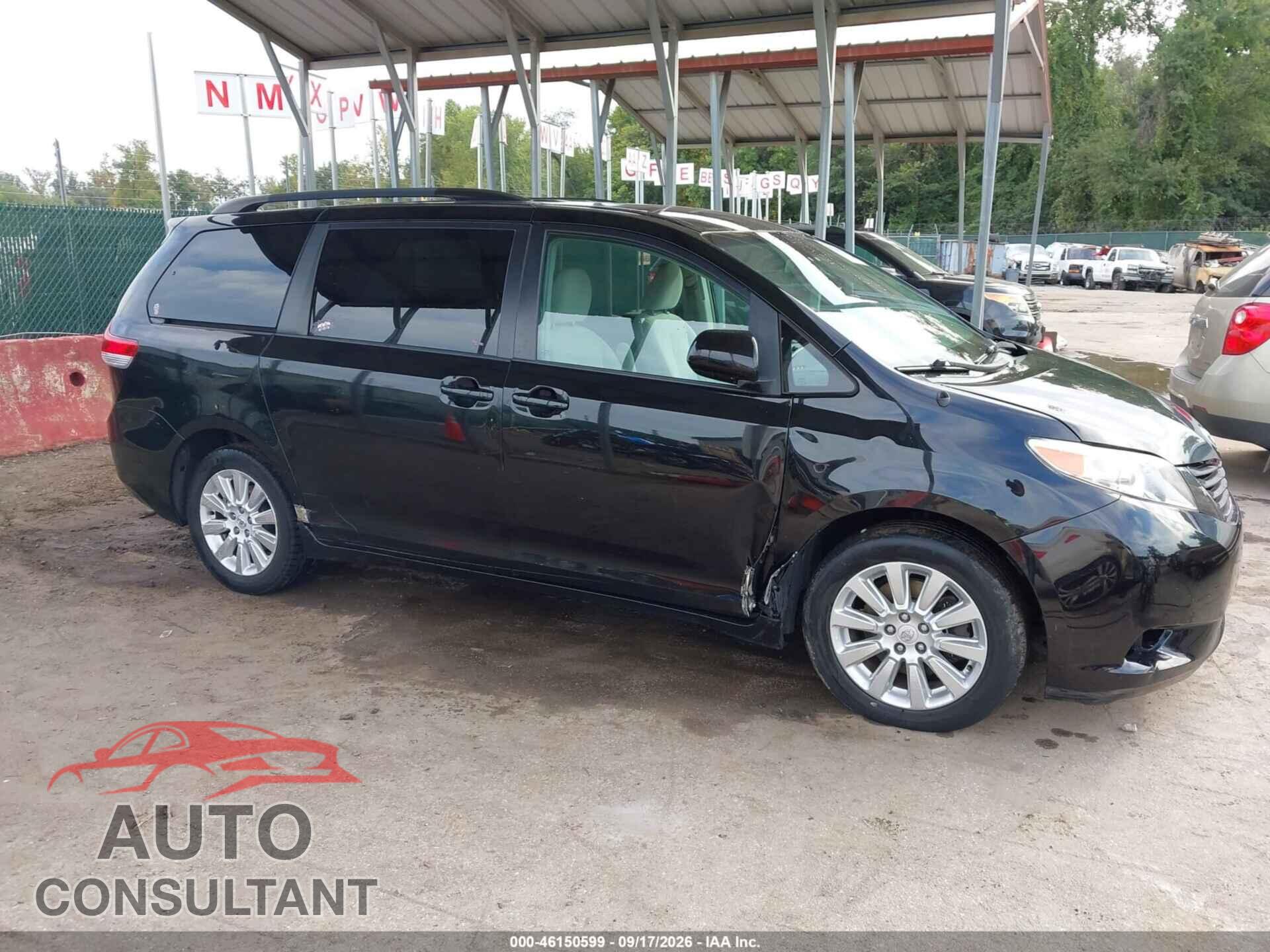 TOYOTA SIENNA 2013 - 5TDJK3DC8DS070482