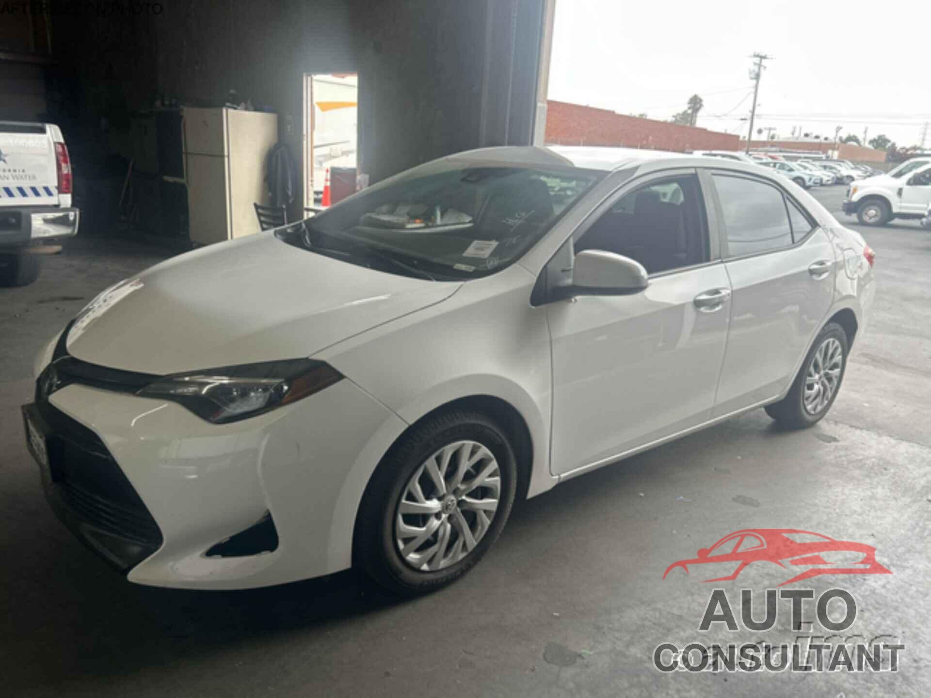 TOYOTA COROLLA 2018 - 5YFBURHE8JP829116