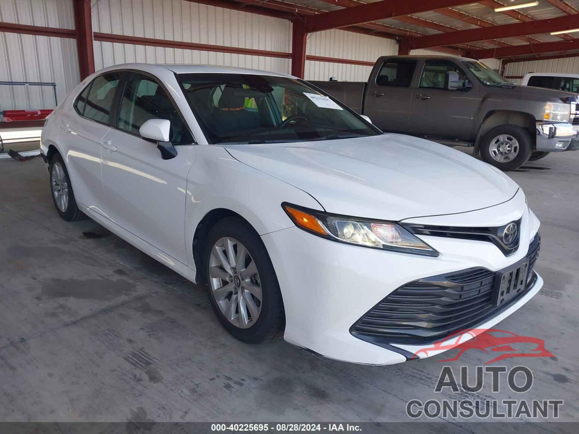 TOYOTA CAMRY 2018 - 4T1B11HK3JU580500