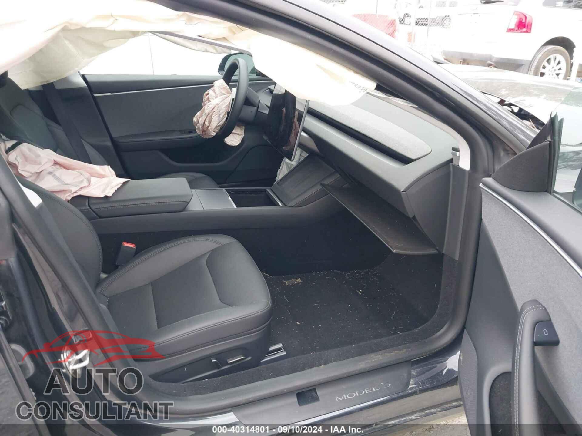 TESLA MODEL 3 2024 - 5YJ3E1EA3RF736452