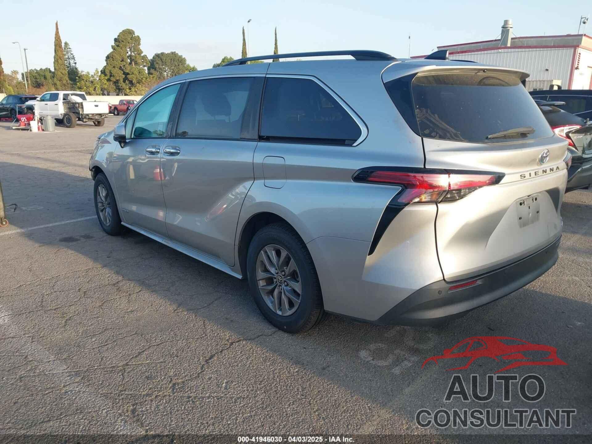 TOYOTA SIENNA 2021 - 5TDYRKEC2MS074448