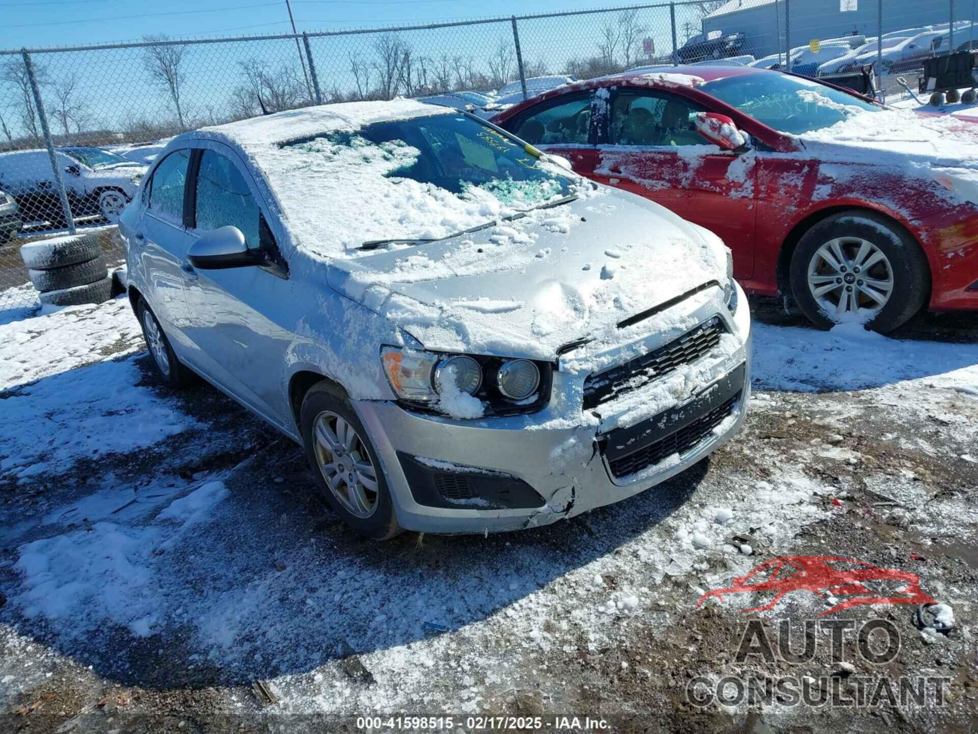 CHEVROLET SONIC 2013 - 1G1JC5SH7D4122549