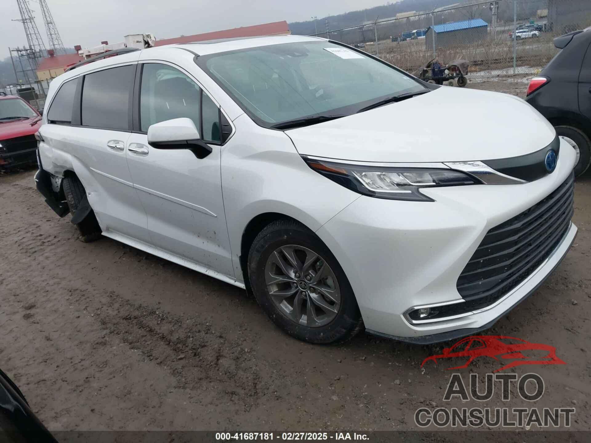 TOYOTA SIENNA 2023 - 5TDJRKEC7PS157721