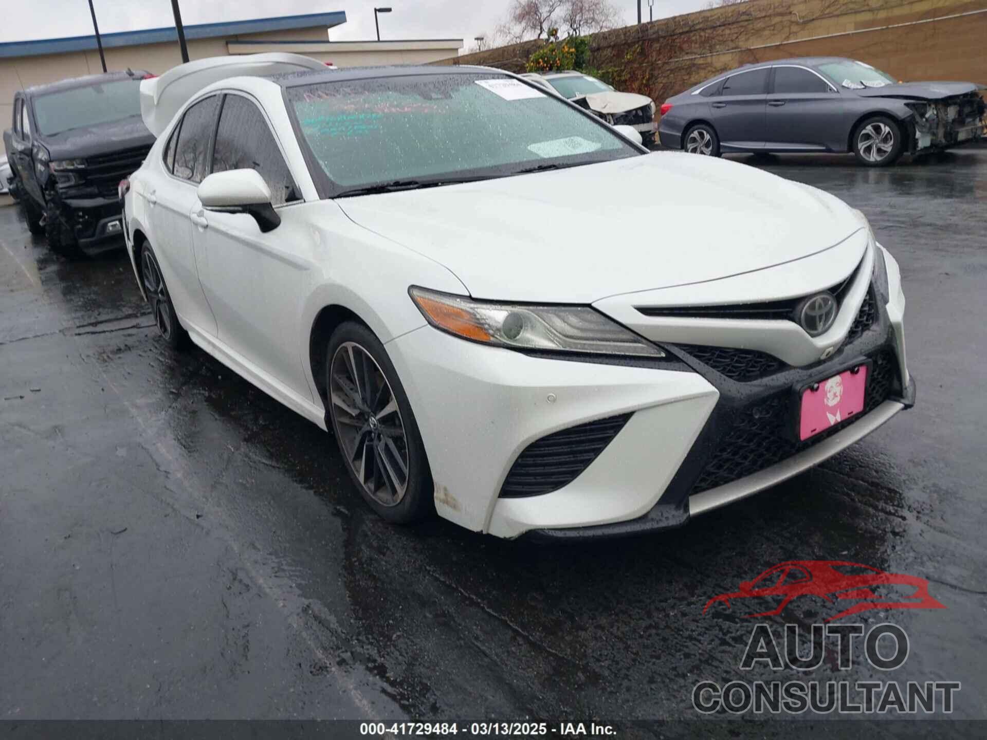 TOYOTA CAMRY 2018 - 4T1B61HK3JU110761