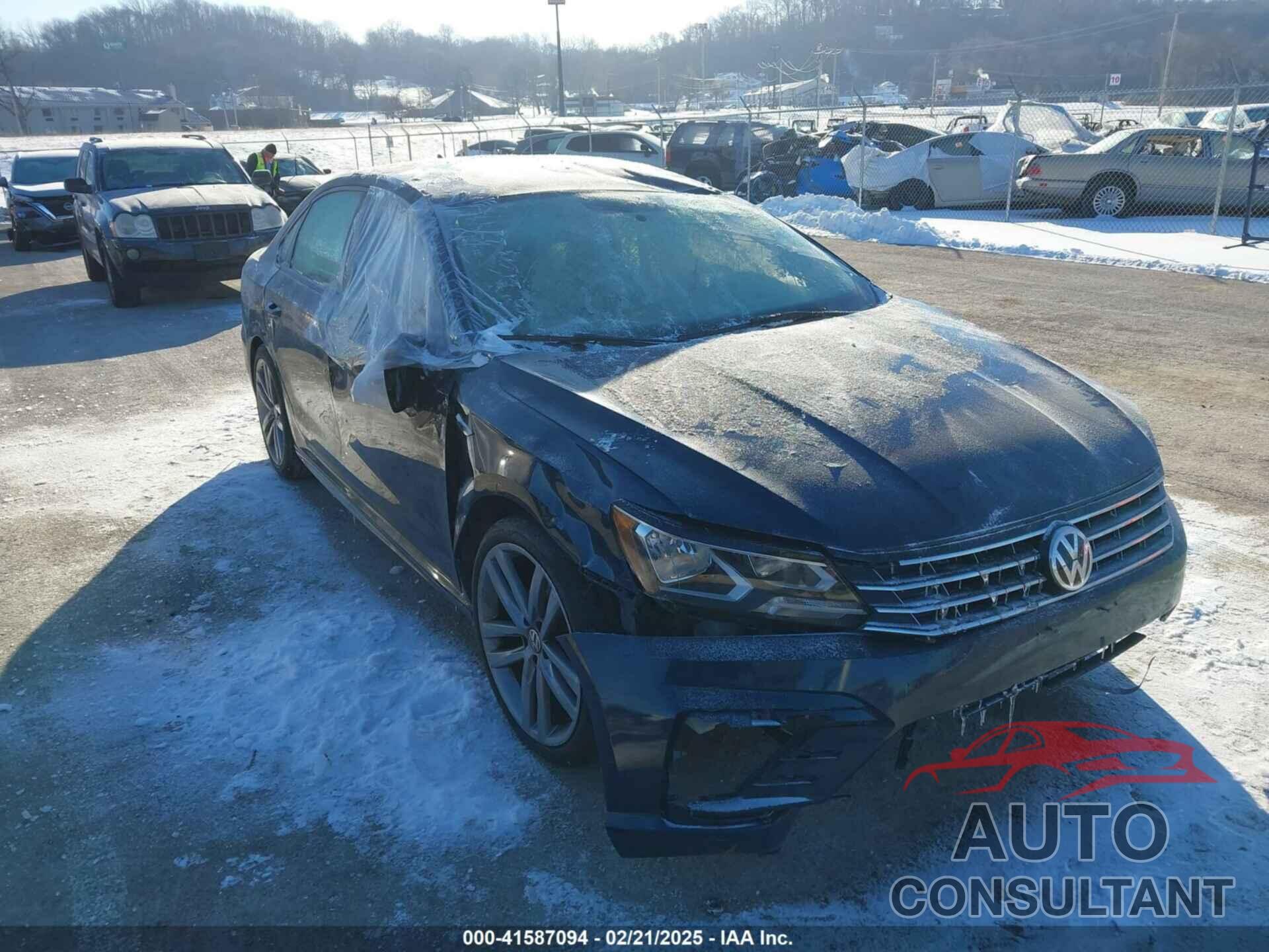 VOLKSWAGEN PASSAT 2018 - 1VWAA7A33JC006276