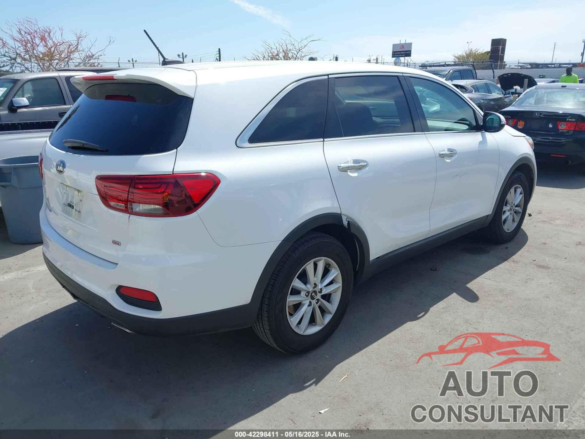 KIA SORENTO 2019 - 5XYPG4A38KG550585