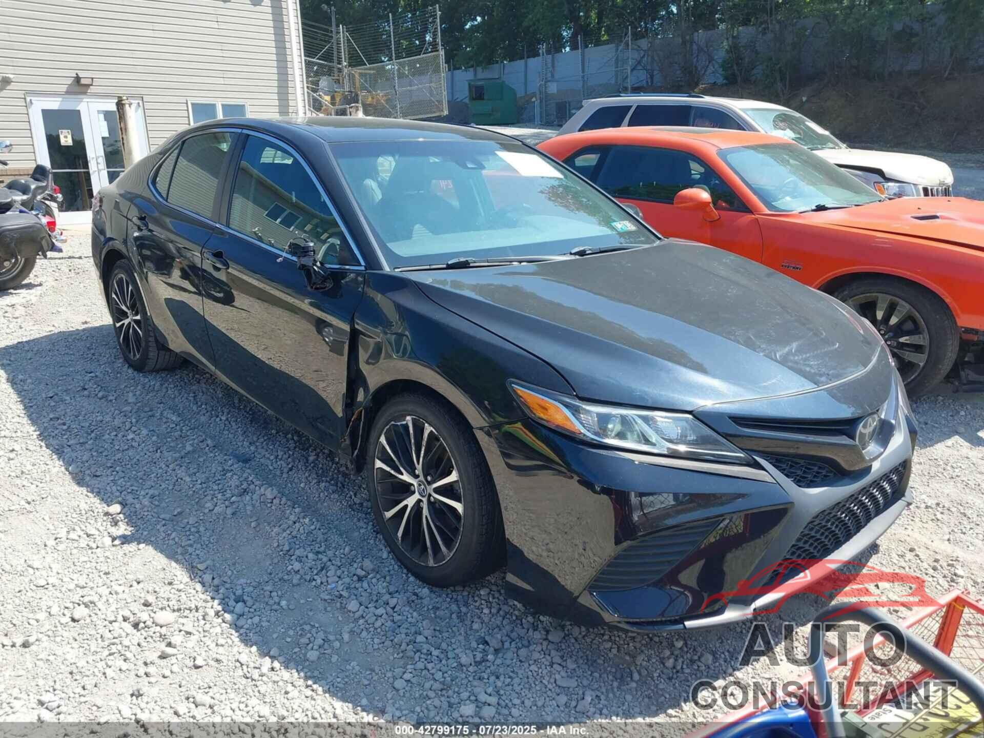 TOYOTA CAMRY 2018 - 4T1B11HK2JU117943