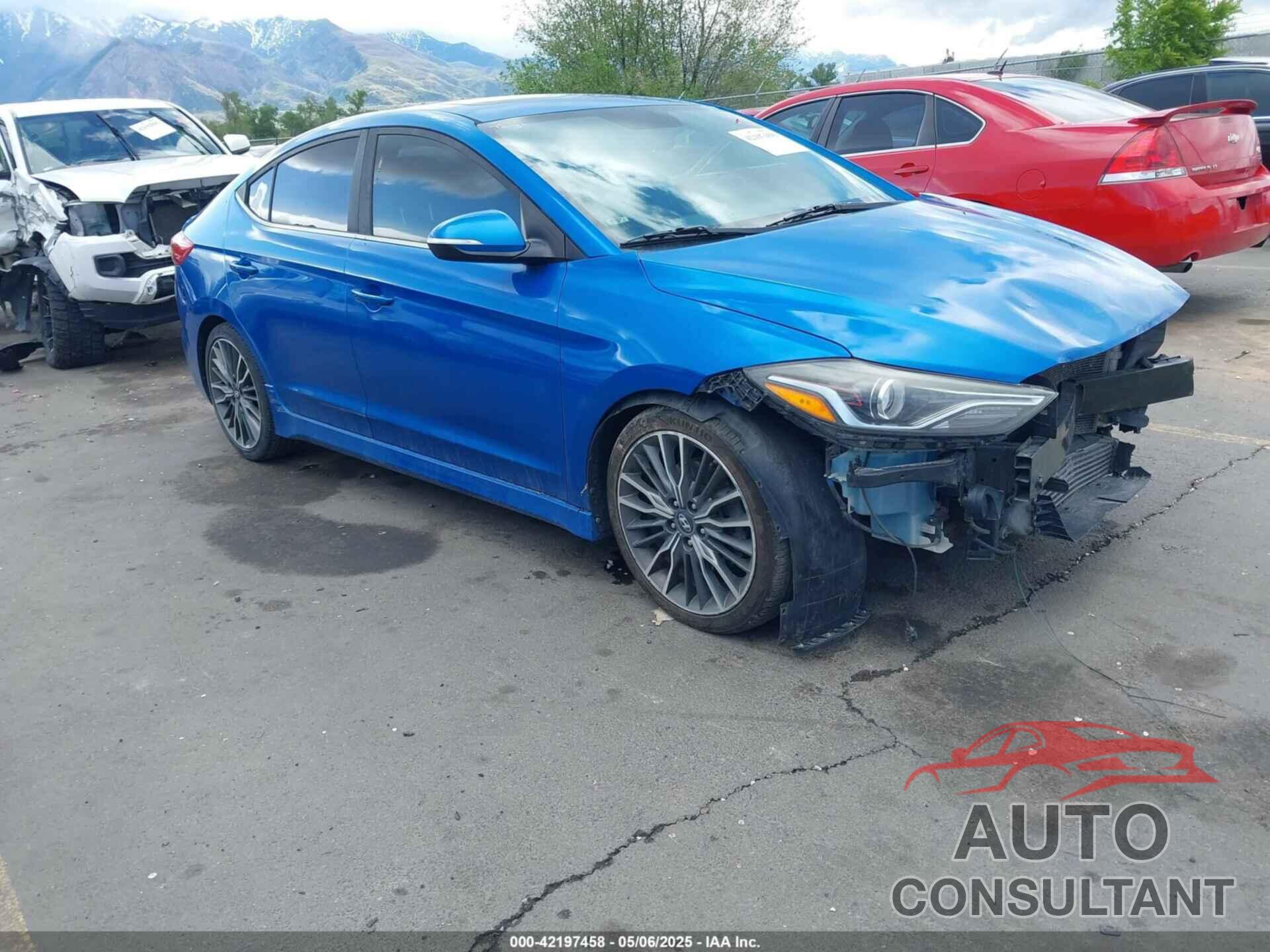 HYUNDAI ELANTRA 2018 - KMHD04LB6JU482534