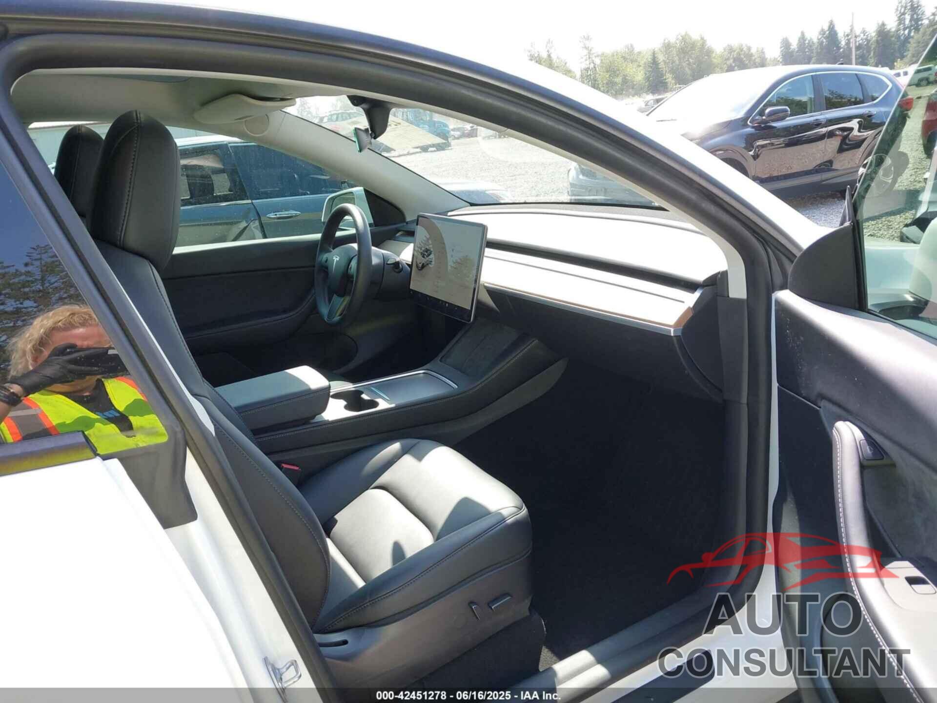 TESLA MODEL Y 2022 - 7SAYGDEF9NF400265