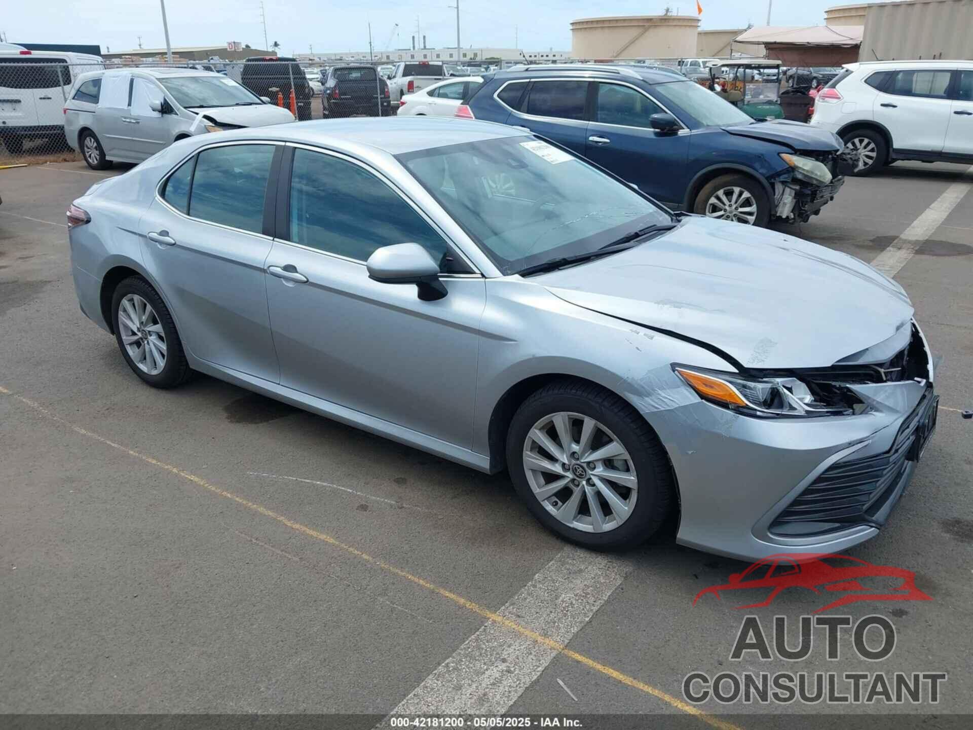 TOYOTA CAMRY 2022 - 4T1C11AK0NU640401