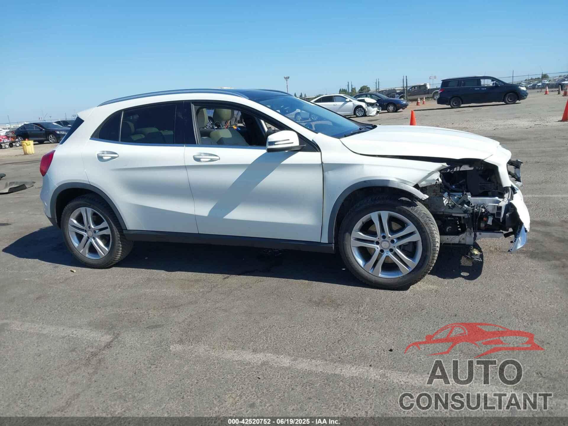 MERCEDES-BENZ GLA 250 2015 - WDCTG4GB2FJ149546