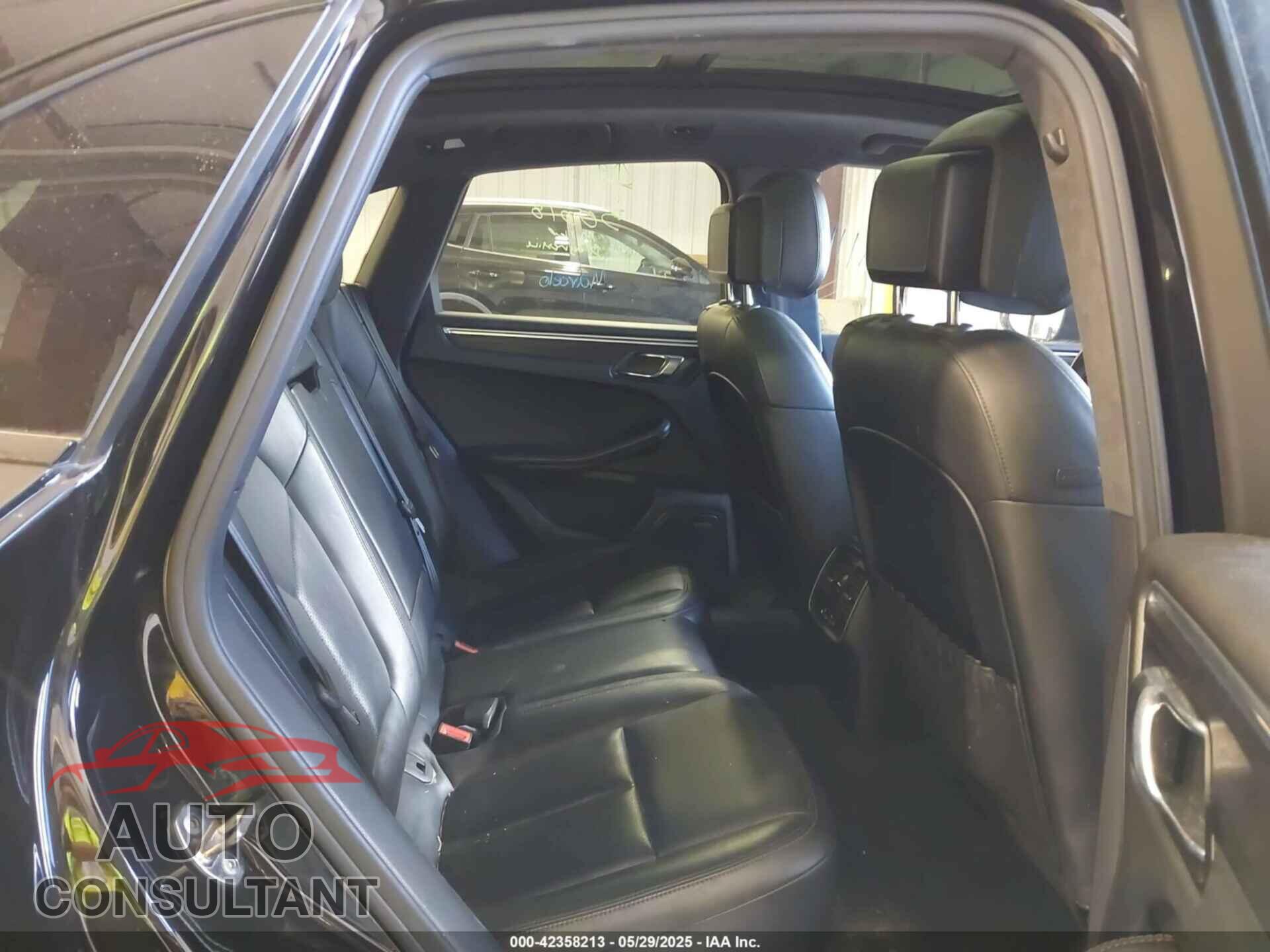 PORSCHE MACAN 2017 - WP1AG2A56HLB51567