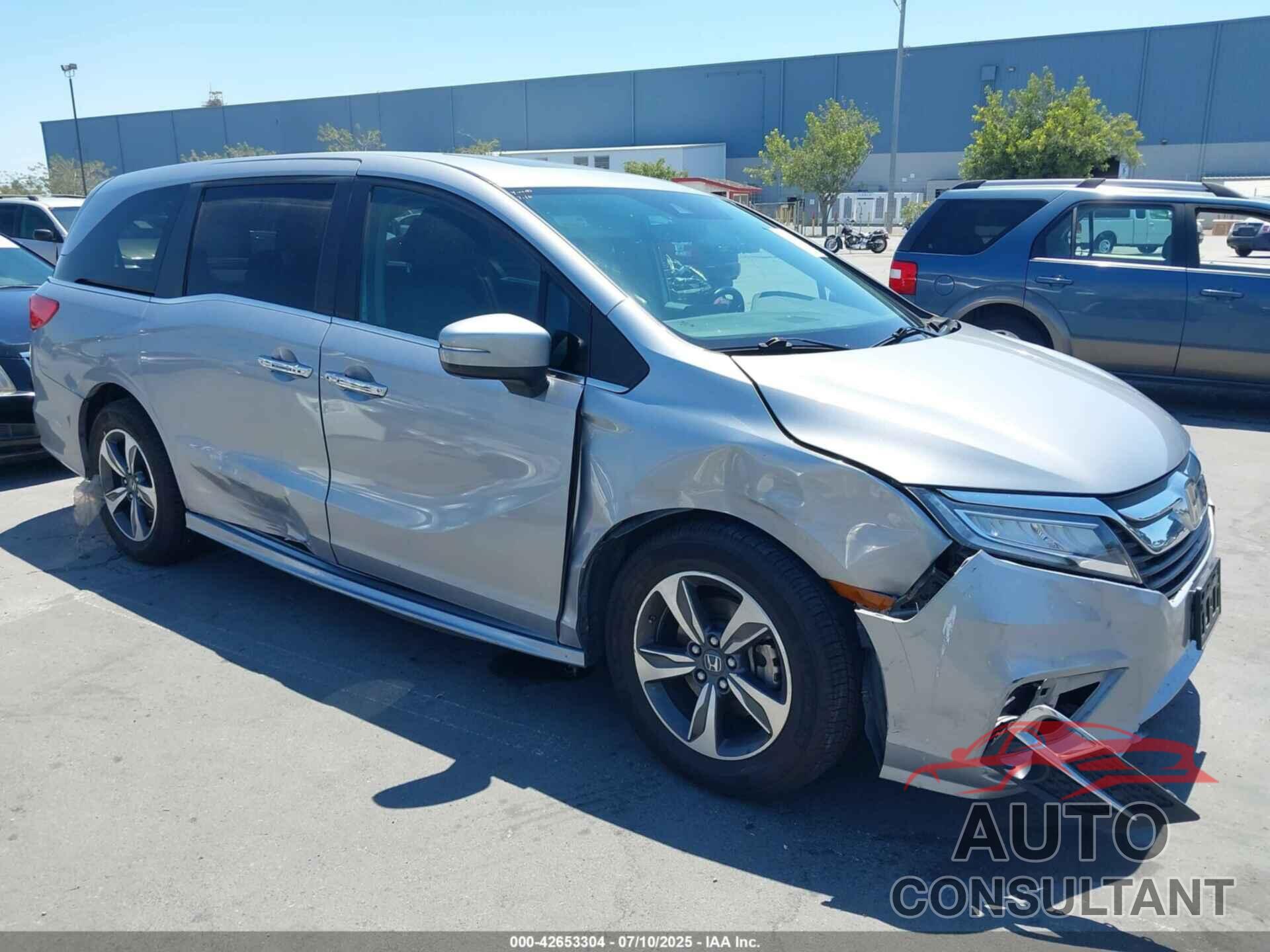 HONDA ODYSSEY 2018 - 5FNRL6H81JB022975