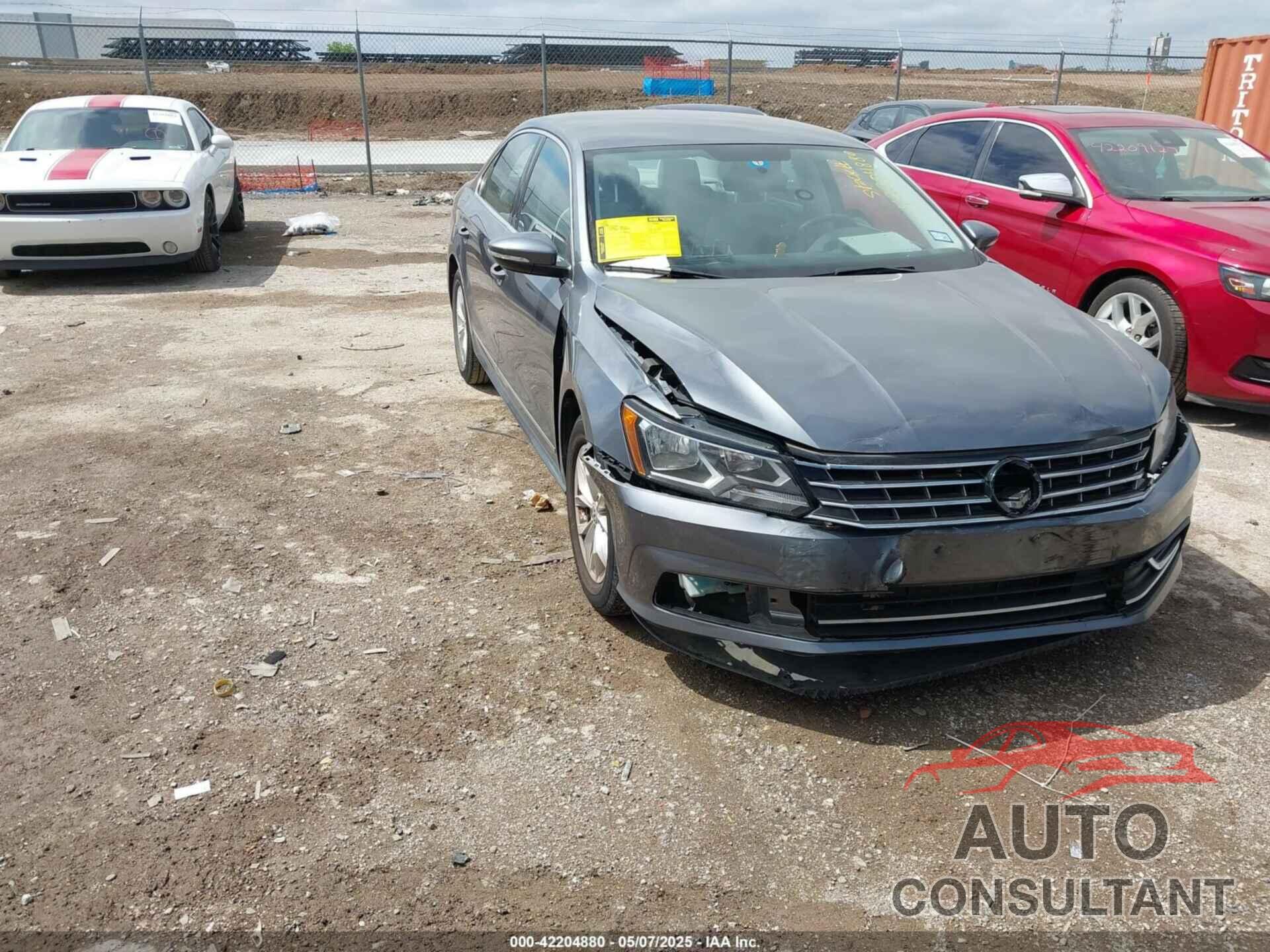 VOLKSWAGEN PASSAT 2017 - 1VWAT7A32HC085122