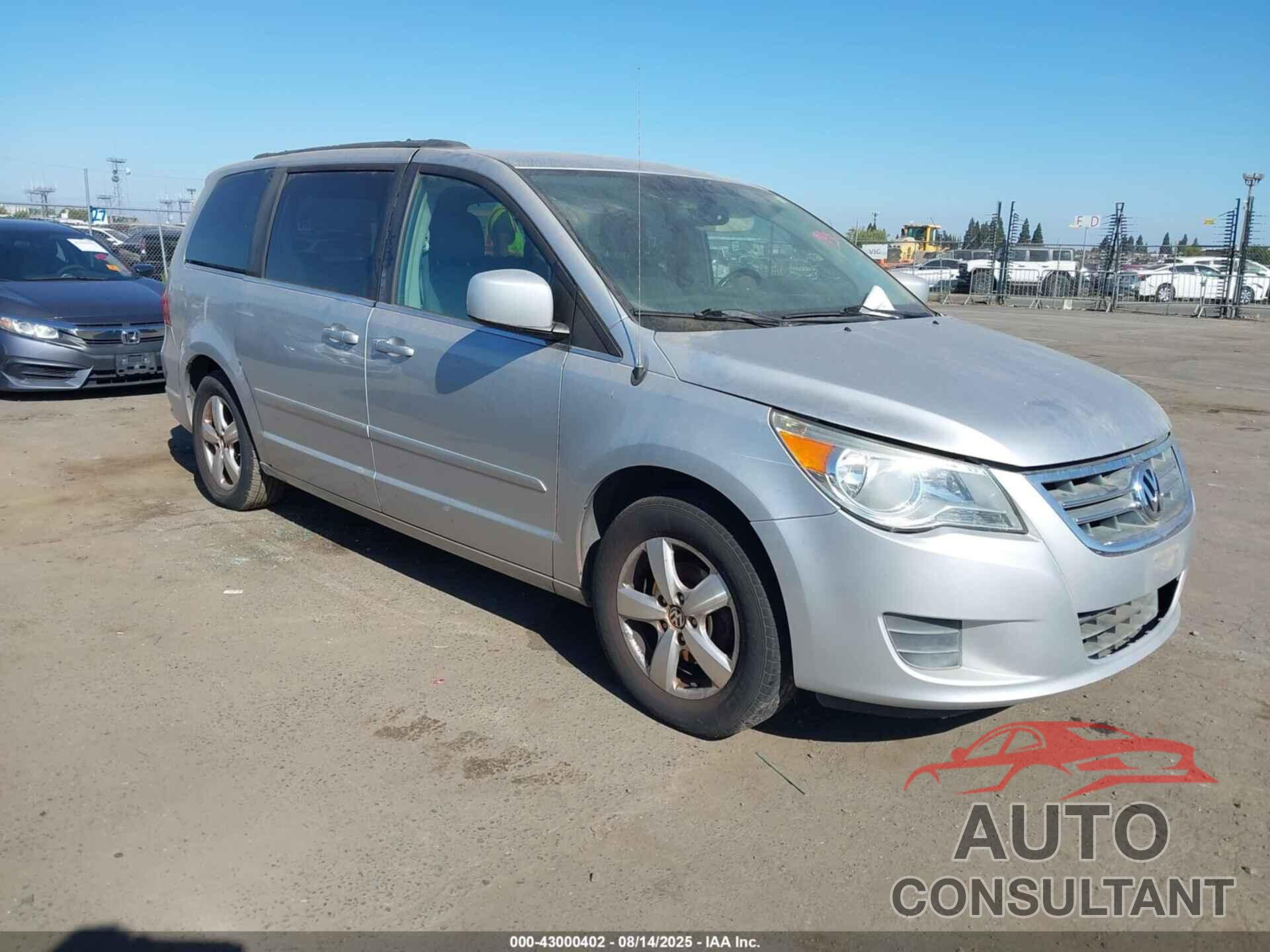 VOLKSWAGEN ROUTAN 2011 - 2V4RW3DG2BR717688