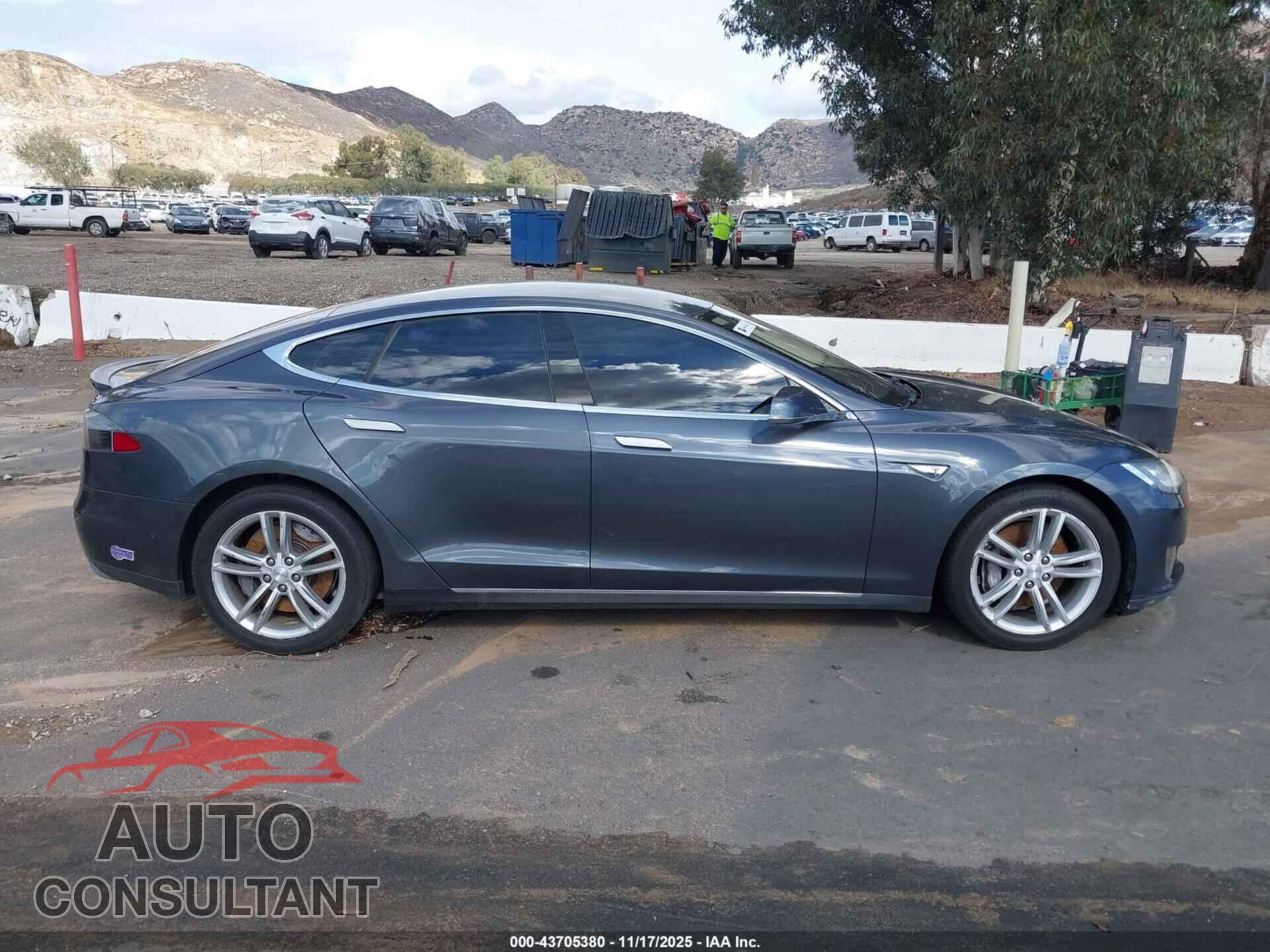 TESLA MODEL S 2015 - 5YJSA1E15FF105348