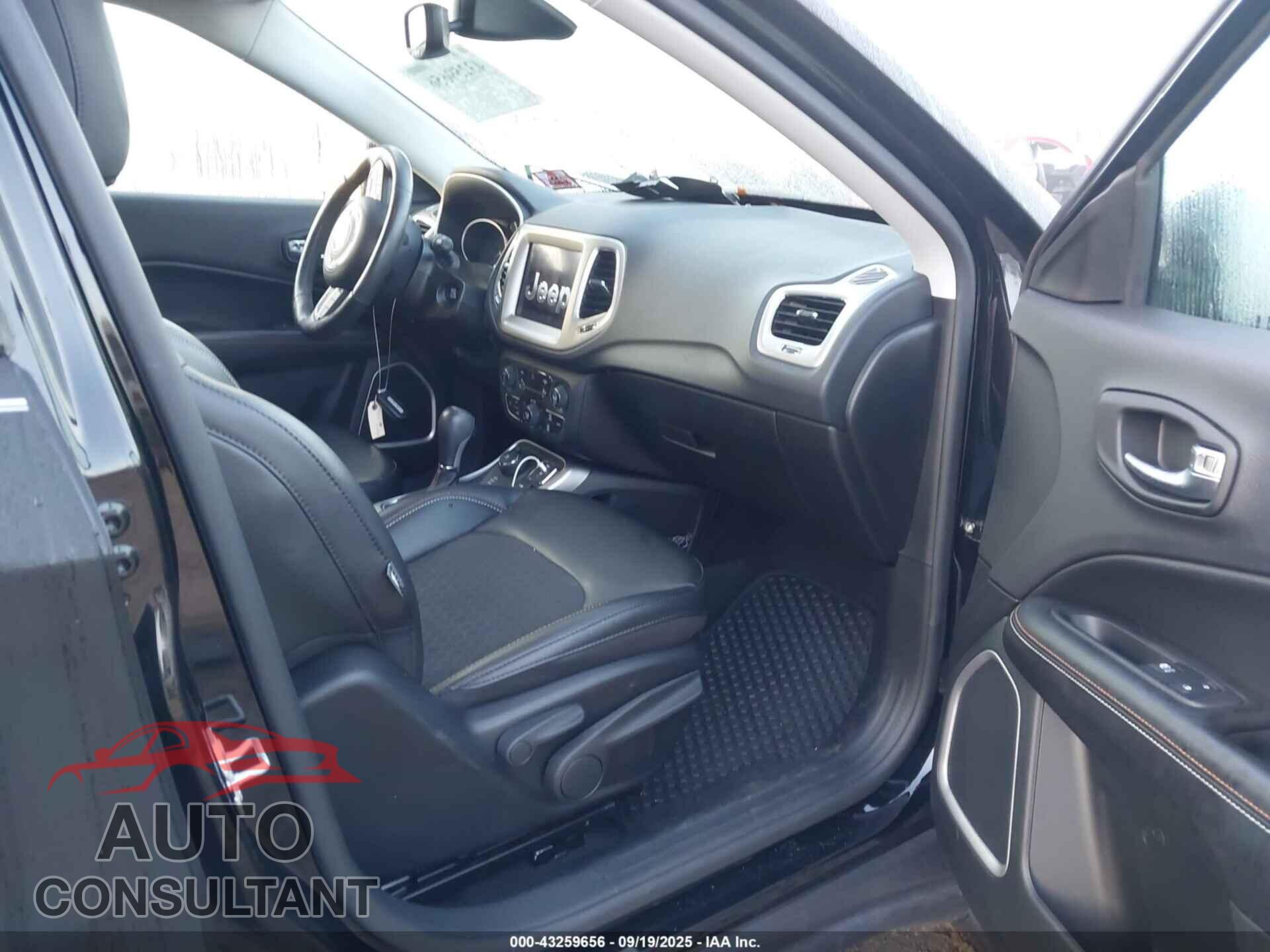 JEEP COMPASS 2020 - 3C4NJDBB7LT100824