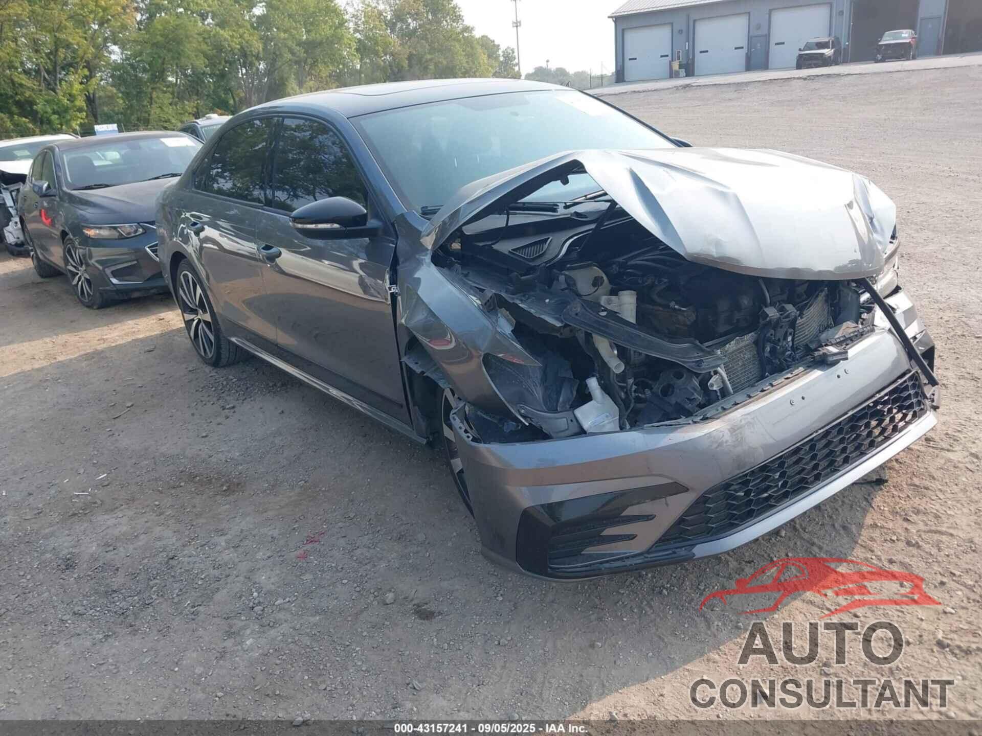 VOLKSWAGEN PASSAT 2018 - 1VWJM7A32JC040300