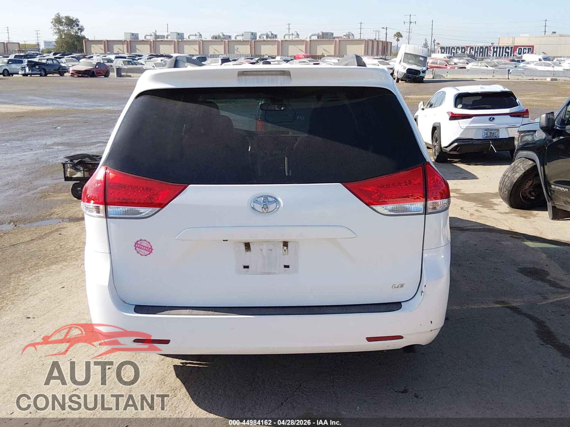 TOYOTA SIENNA 2011 - 5TDKK3DC5BS108378