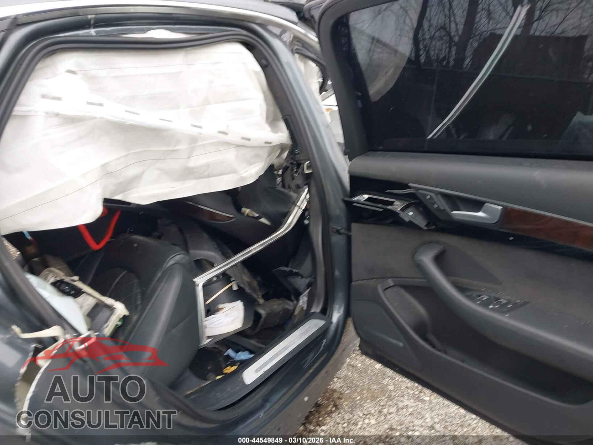 AUDI A8 L 2015 - WAU32AFD5FN013651