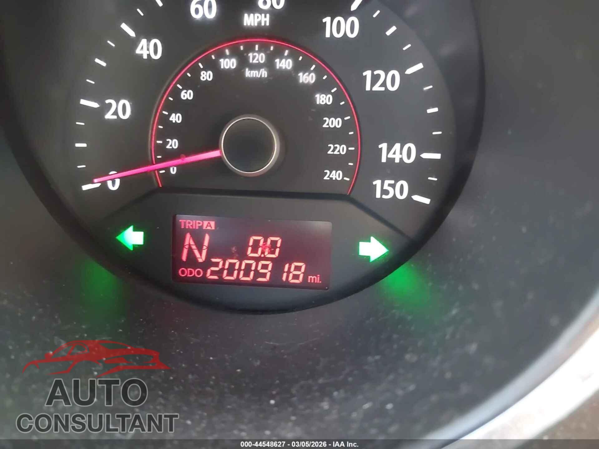 KIA SORENTO 2011 - 5XYKT4A27BG141605