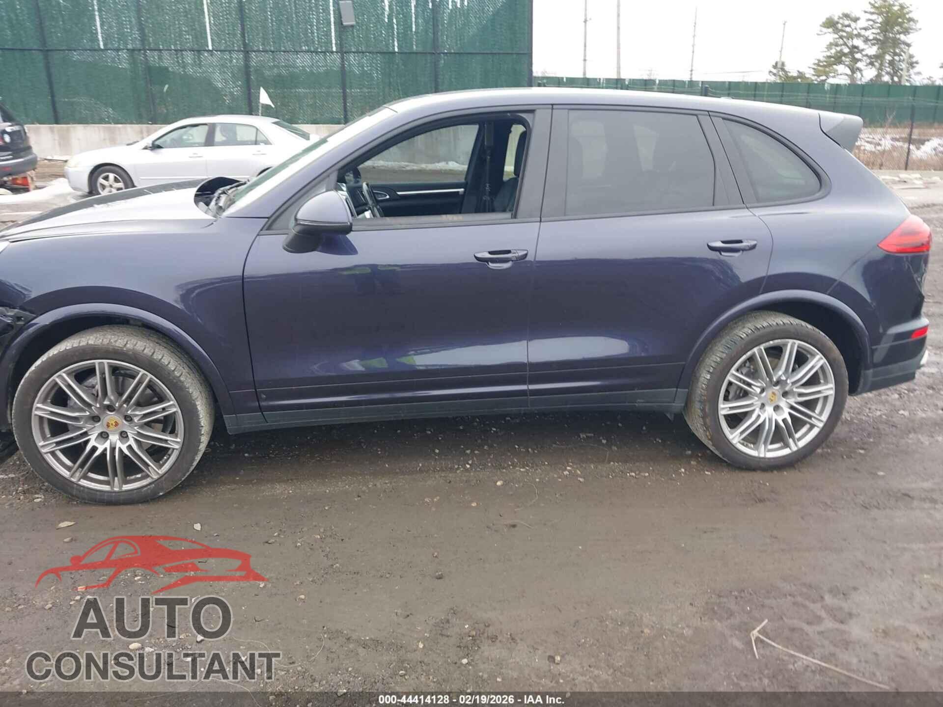 PORSCHE CAYENNE 2017 - WP1AA2A22HKA84513