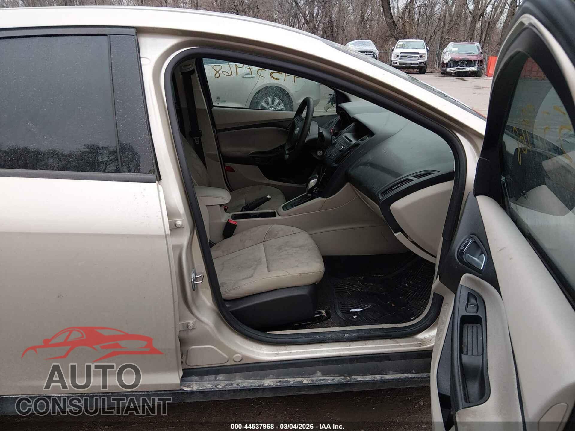 FORD FOCUS 2017 - 1FADP3F22HL318869
