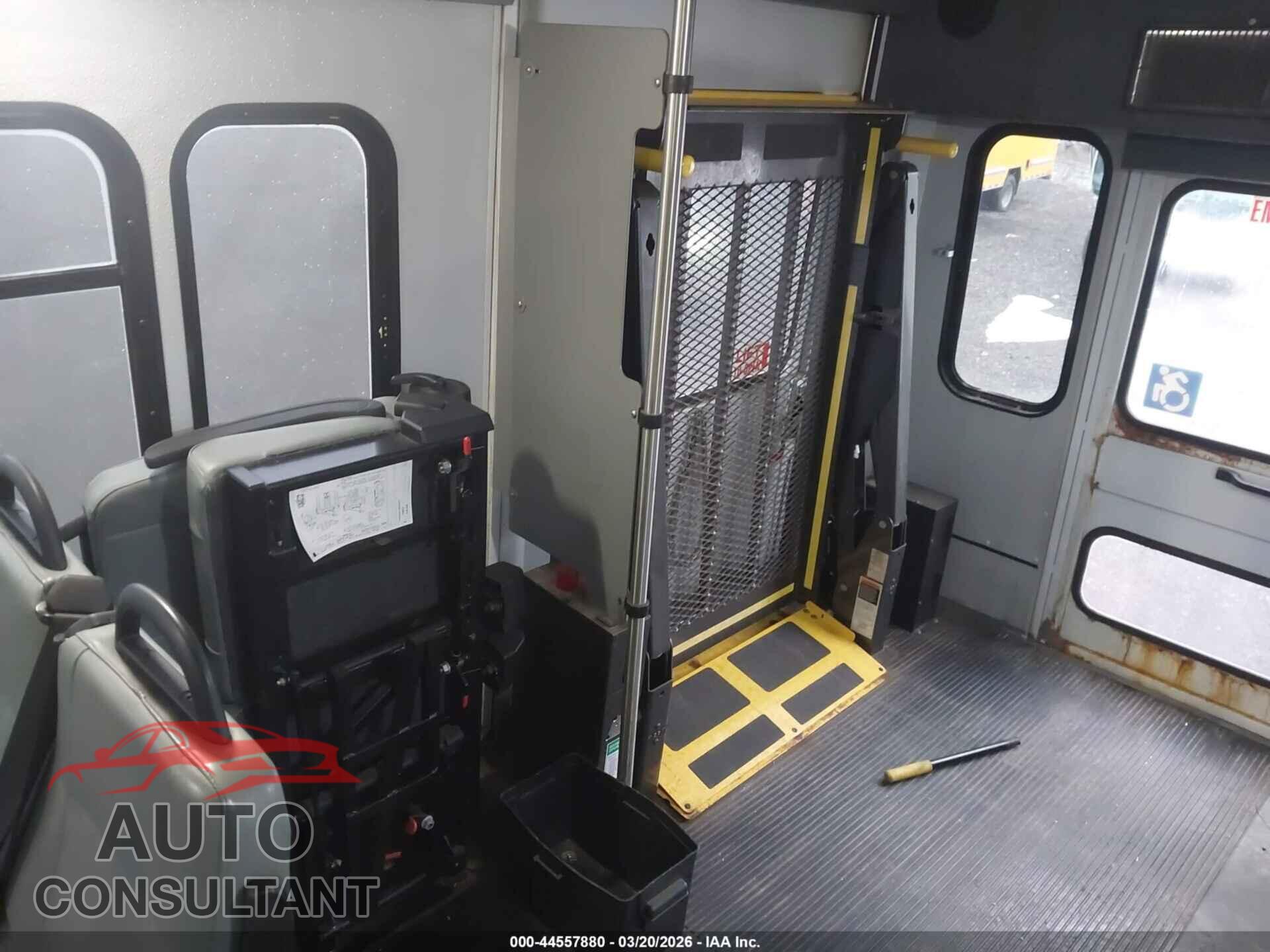 FORD E-450 CUTAWAY 2017 - 1FDFE4FS2HDC20705