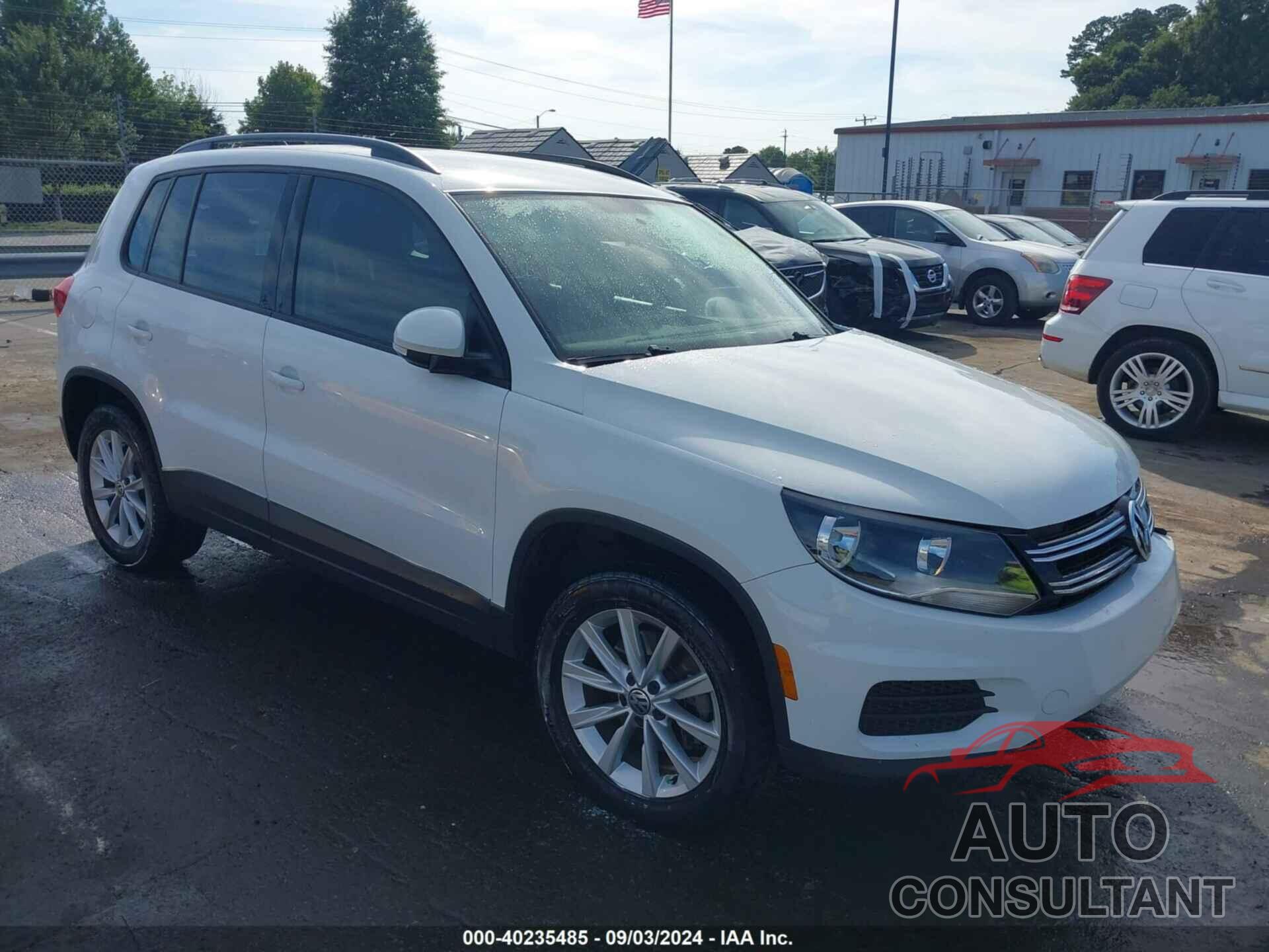 VOLKSWAGEN TIGUAN 2017 - WVGAV7AX5HK053041