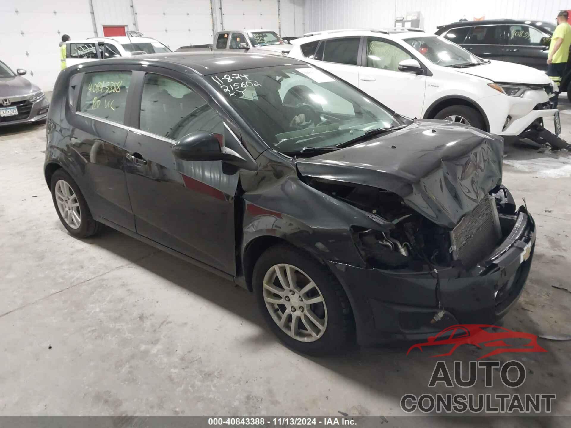 CHEVROLET SONIC 2015 - 1G1JC6SB1F4152067