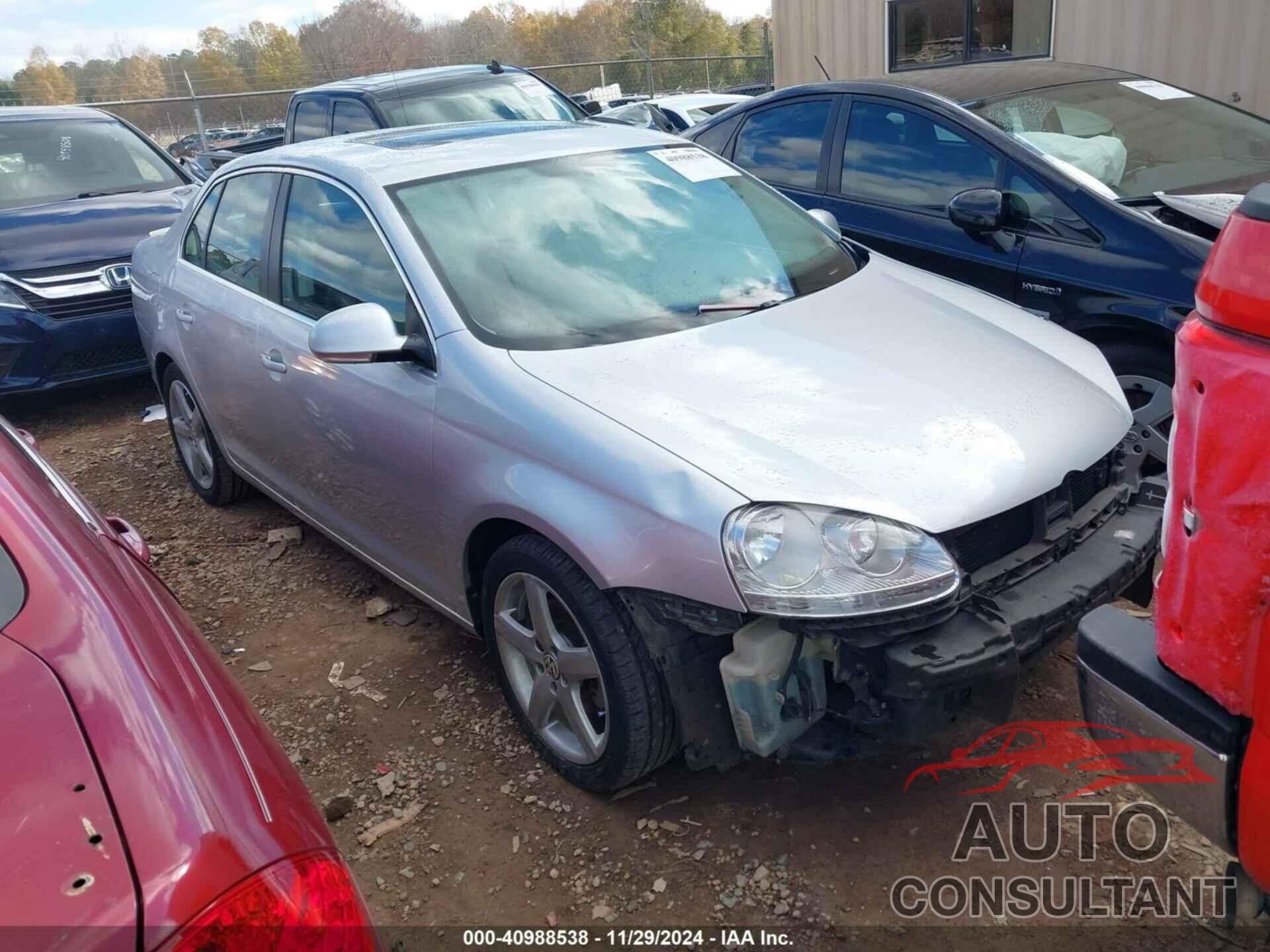 VOLKSWAGEN JETTA 2010 - 3VWRL7AJ3AM121258