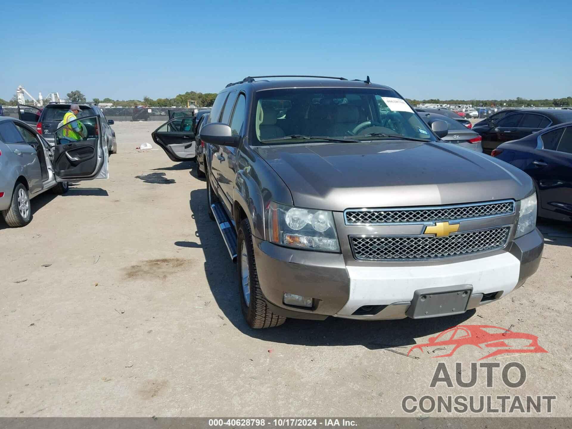 CHEVROLET SUBURBAN 1500 2012 - 1GNSCJE09CR139744