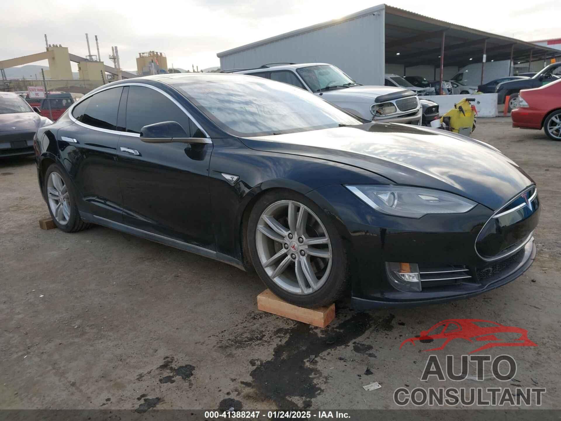 TESLA MODEL S 2013 - 5YJSA1AG0DFP12913