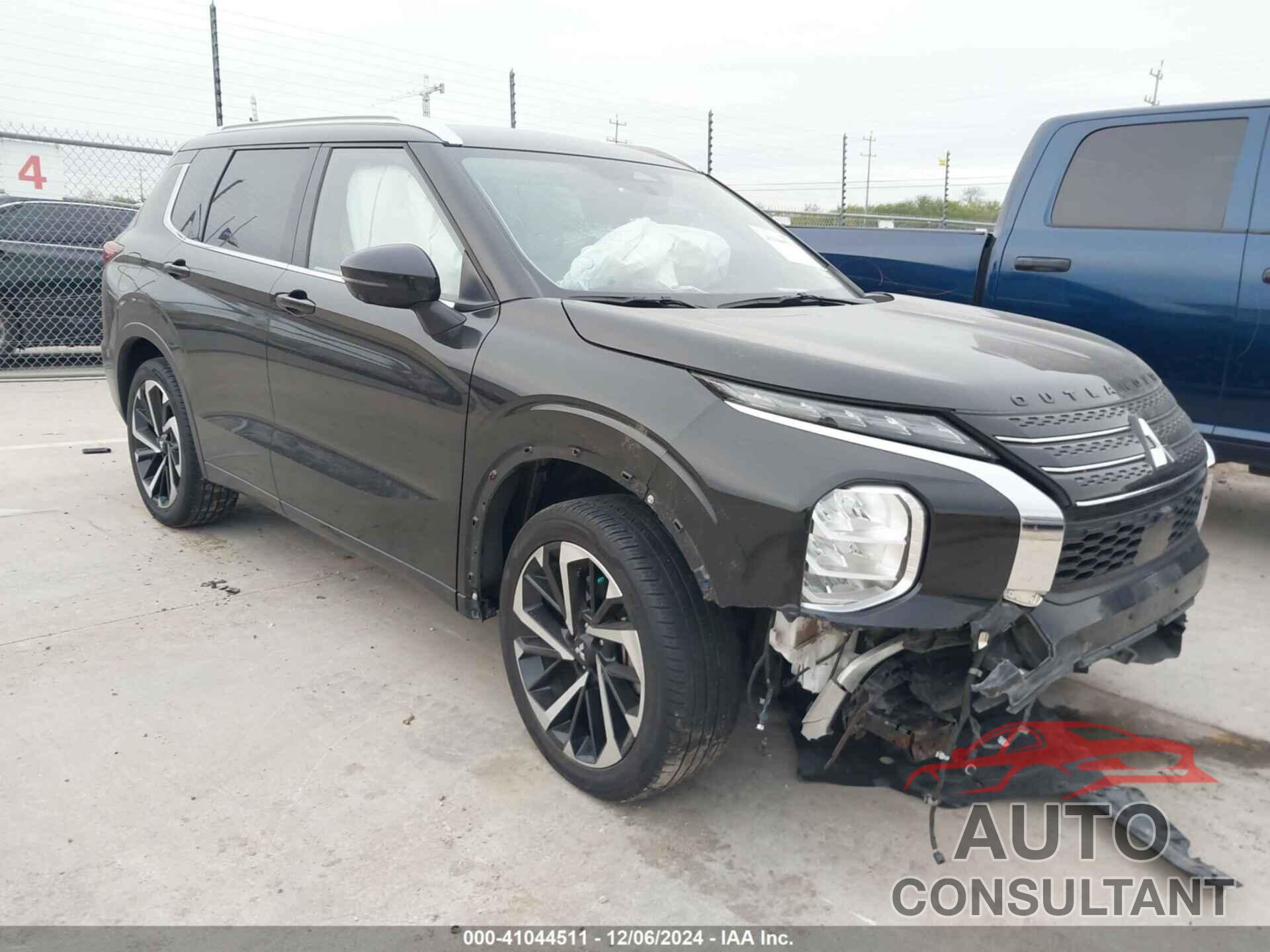 MITSUBISHI OUTLANDER 2023 - JA4J3VA89PZ010104